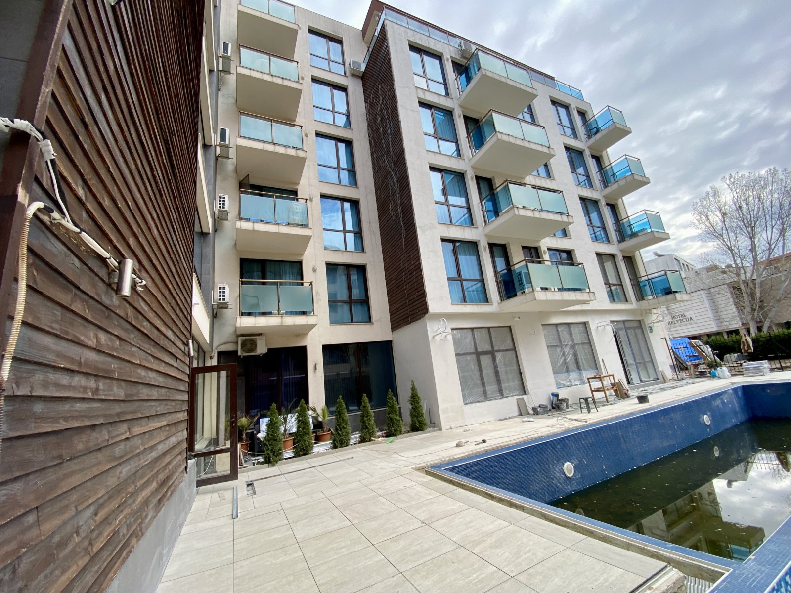 Голяма 4-стайна апартамент в комплекса Sun Gate, Слънчев бряг – 154 м², с басейн и градина