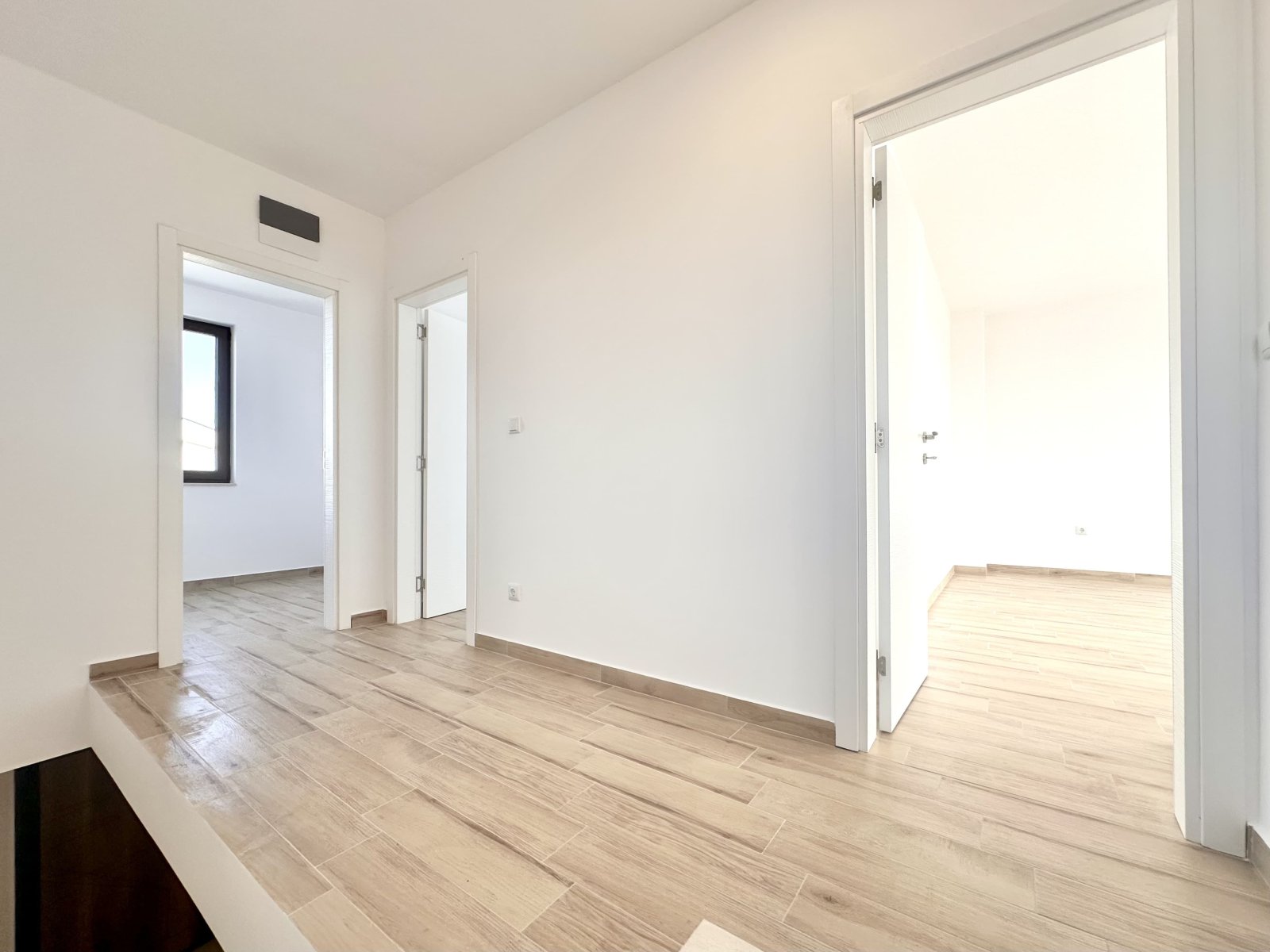 Ексклузивна вила в Victoria Sunset, Поморие – гледка към морето и басейна, на 4 км от плажа!