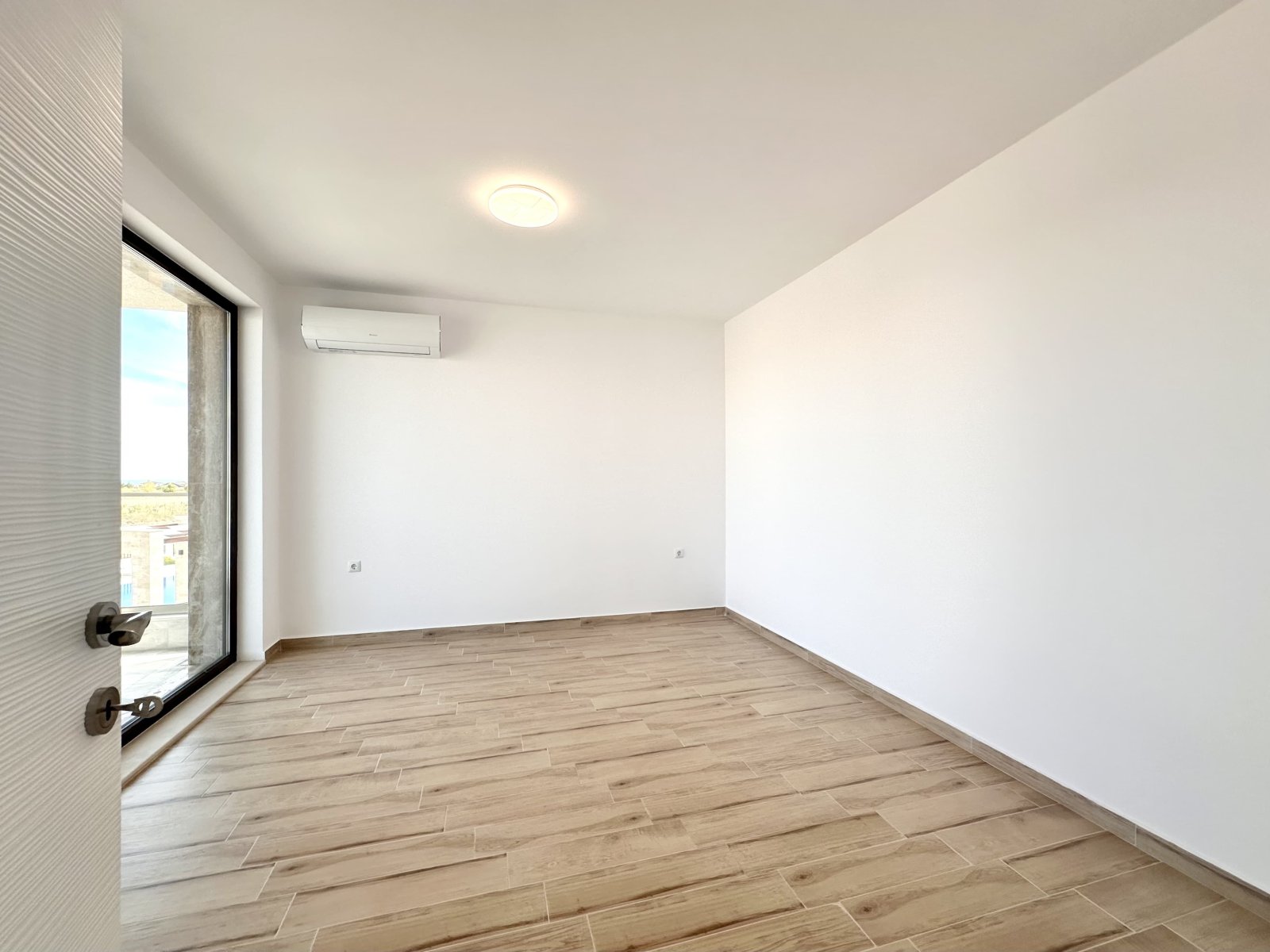 Ексклузивна вила в Victoria Sunset, Поморие – гледка към морето и басейна, на 4 км от плажа!