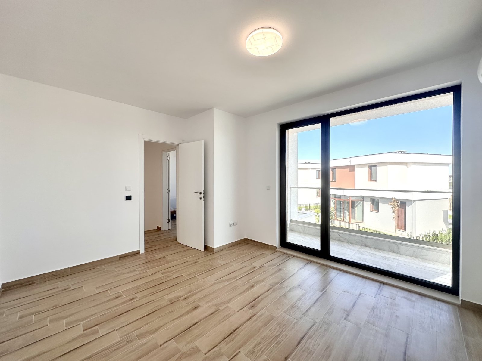 Ексклузивна вила в Victoria Sunset, Поморие – гледка към морето и басейна, на 4 км от плажа!