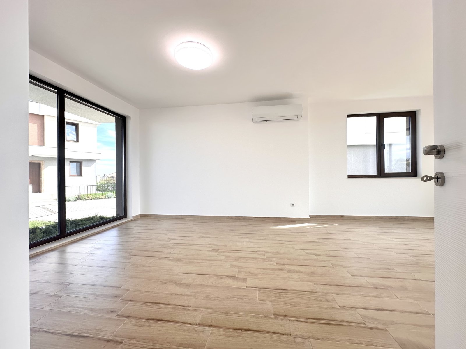 Ексклузивна вила в Victoria Sunset, Поморие – гледка към морето и басейна, на 4 км от плажа!