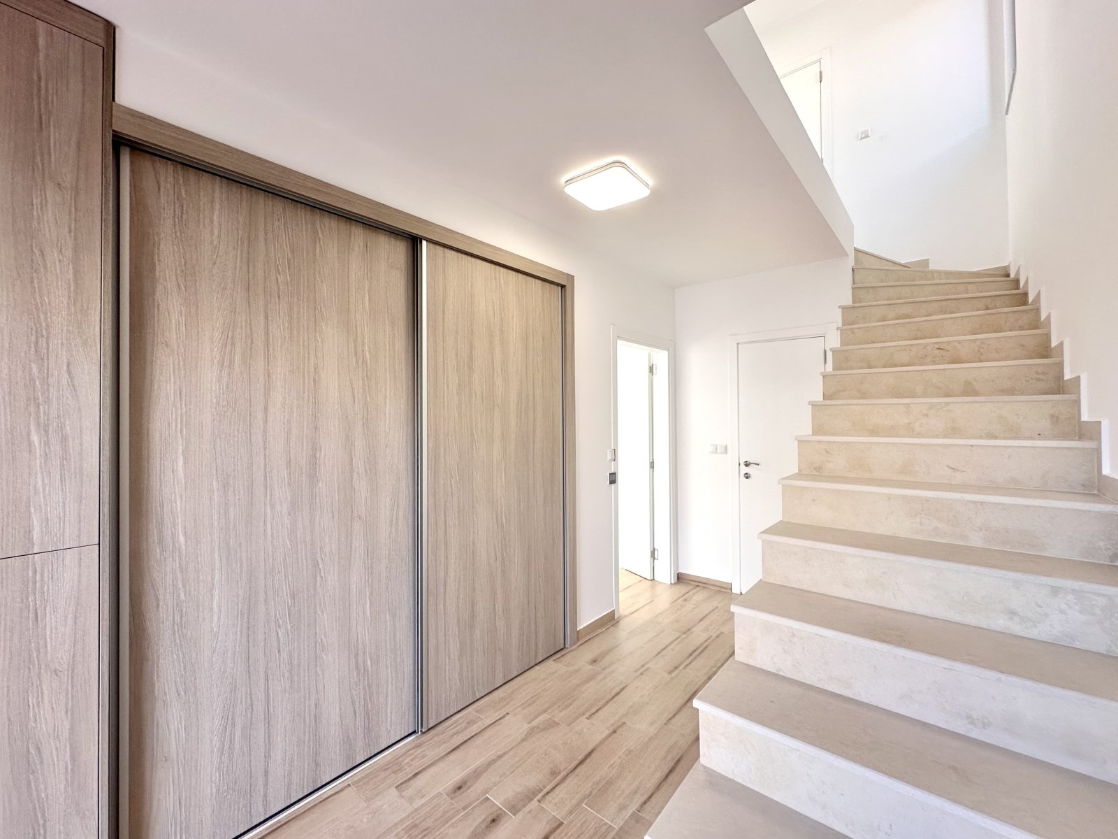 Ексклузивна вила в Victoria Sunset, Поморие – гледка към морето и басейна, на 4 км от плажа!