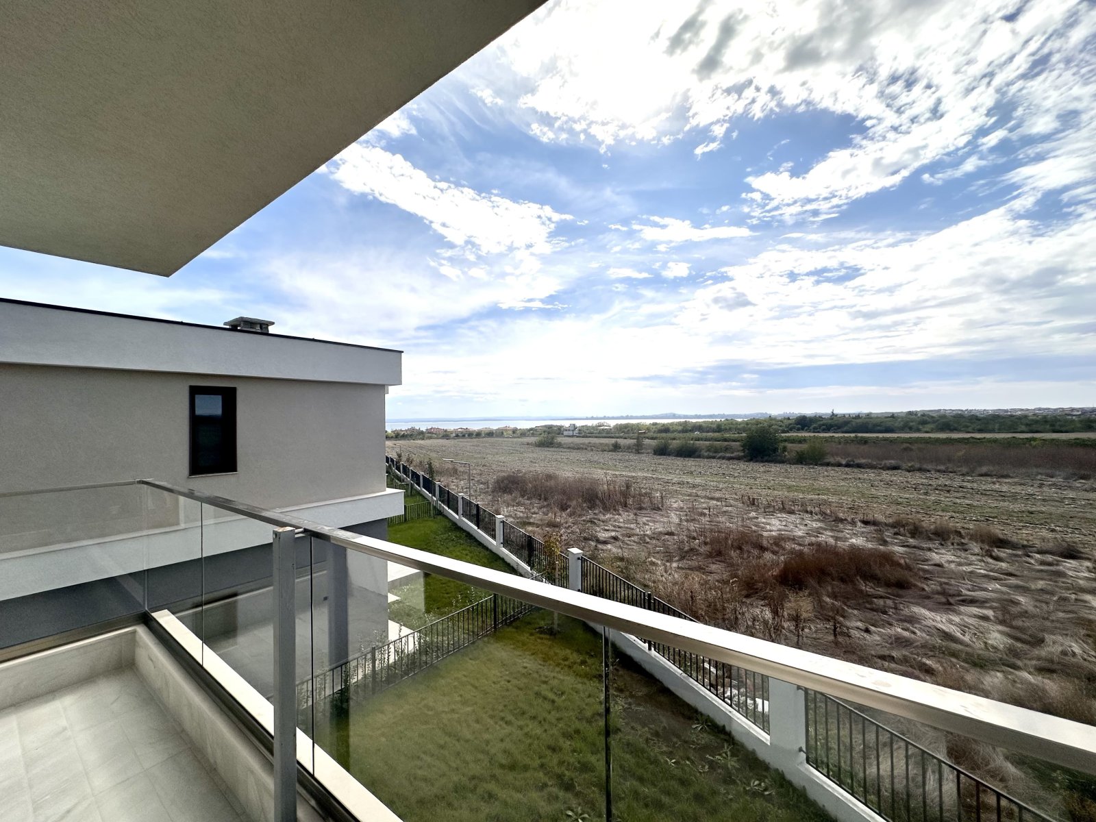 Ексклузивна вила в Victoria Sunset, Поморие – гледка към морето и басейна, на 4 км от плажа!