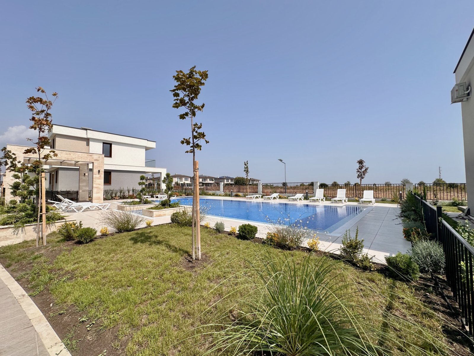 Ексклузивна вила в Victoria Sunset, Поморие – гледка към морето и басейна, на 4 км от плажа!