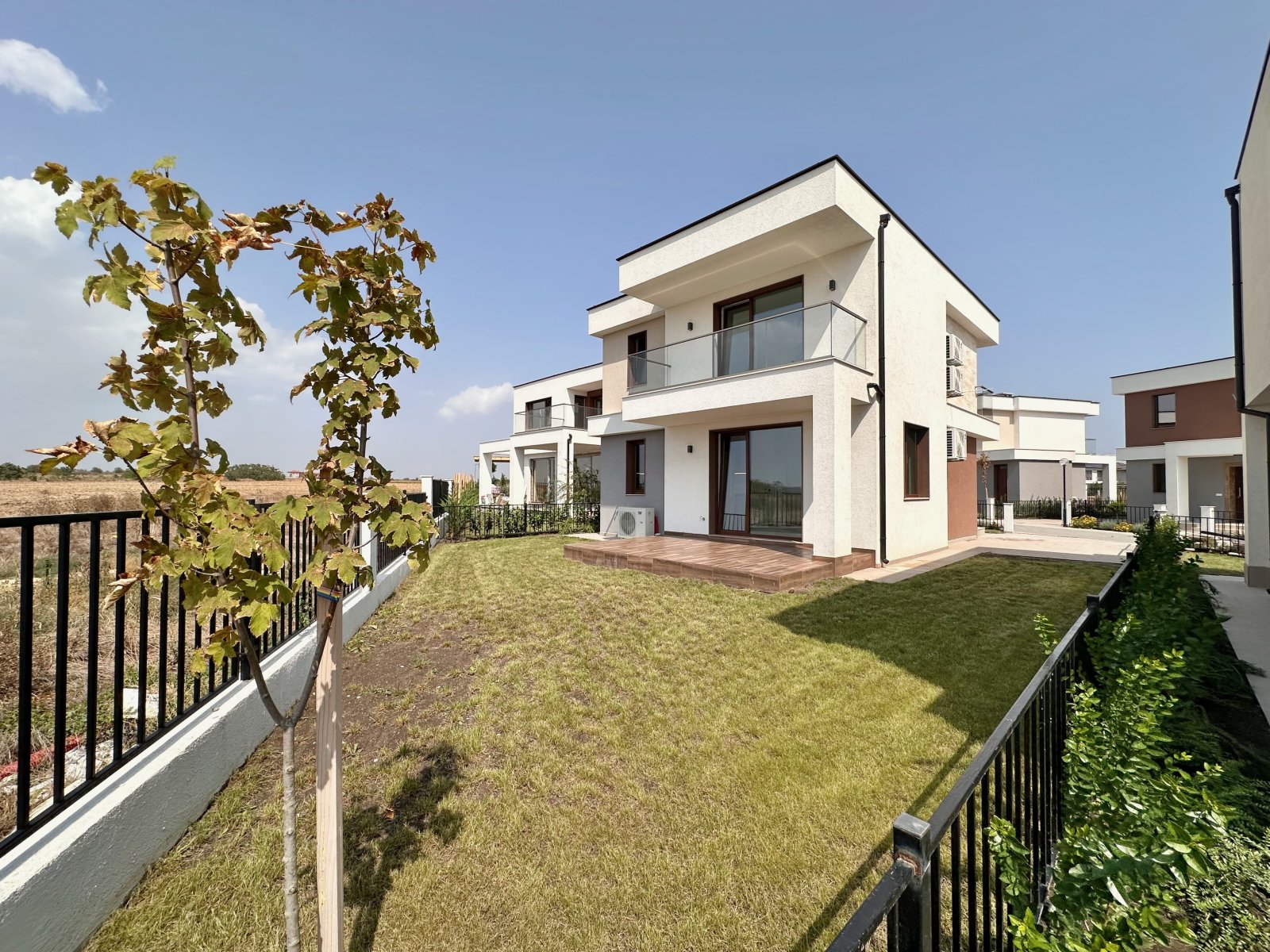 Ексклузивна вила в Victoria Sunset, Поморие – гледка към морето и басейна, на 4 км от плажа!