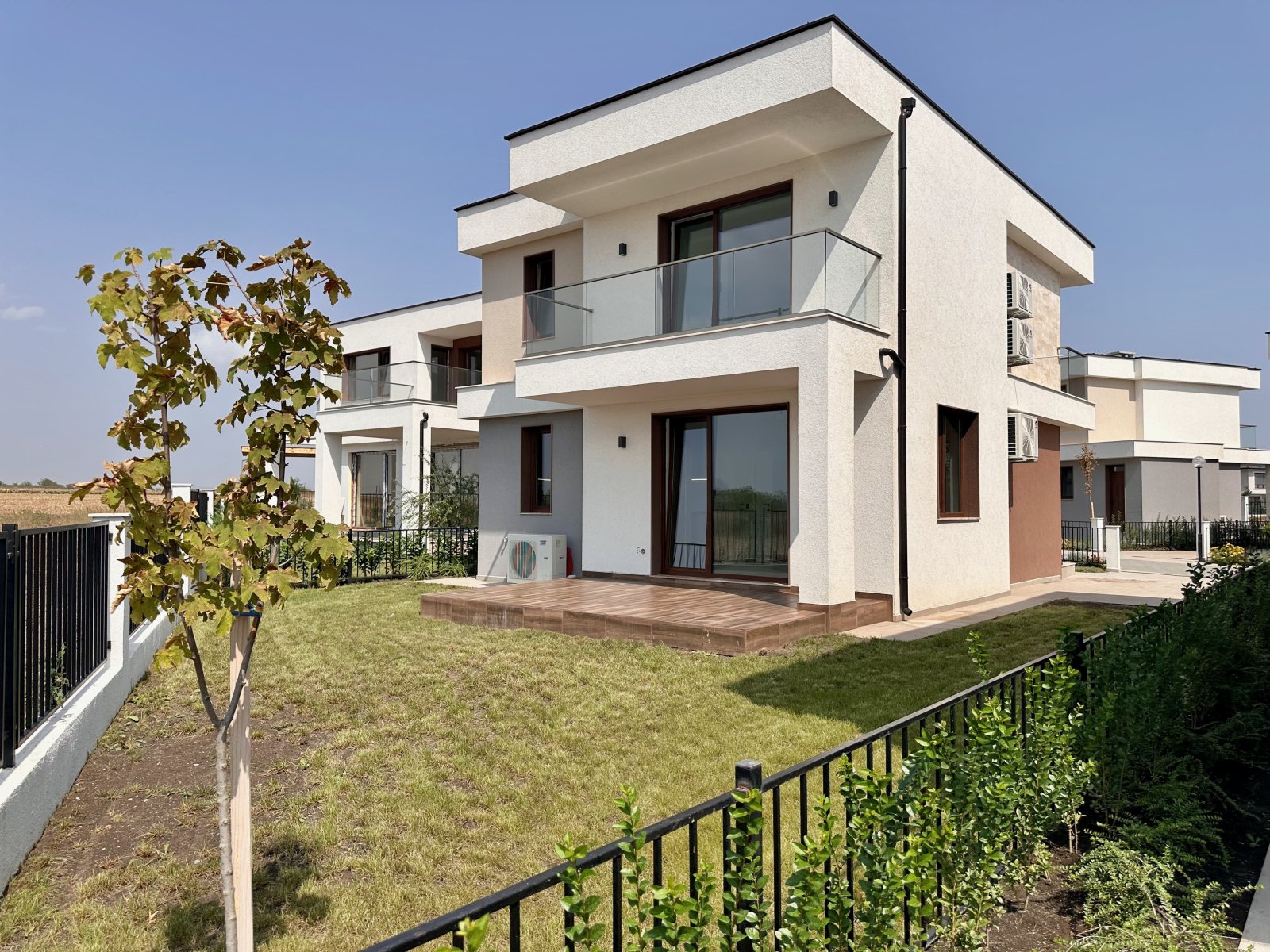 Ексклузивна вила в Victoria Sunset, Поморие – гледка към морето и басейна, на 4 км от плажа!