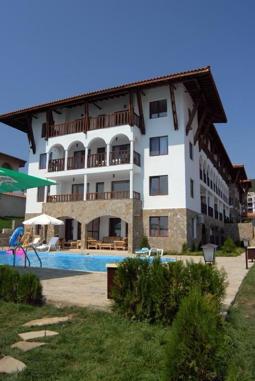 Слънчев едностаен апартамент с гледка към морето и планината в Свети Влас