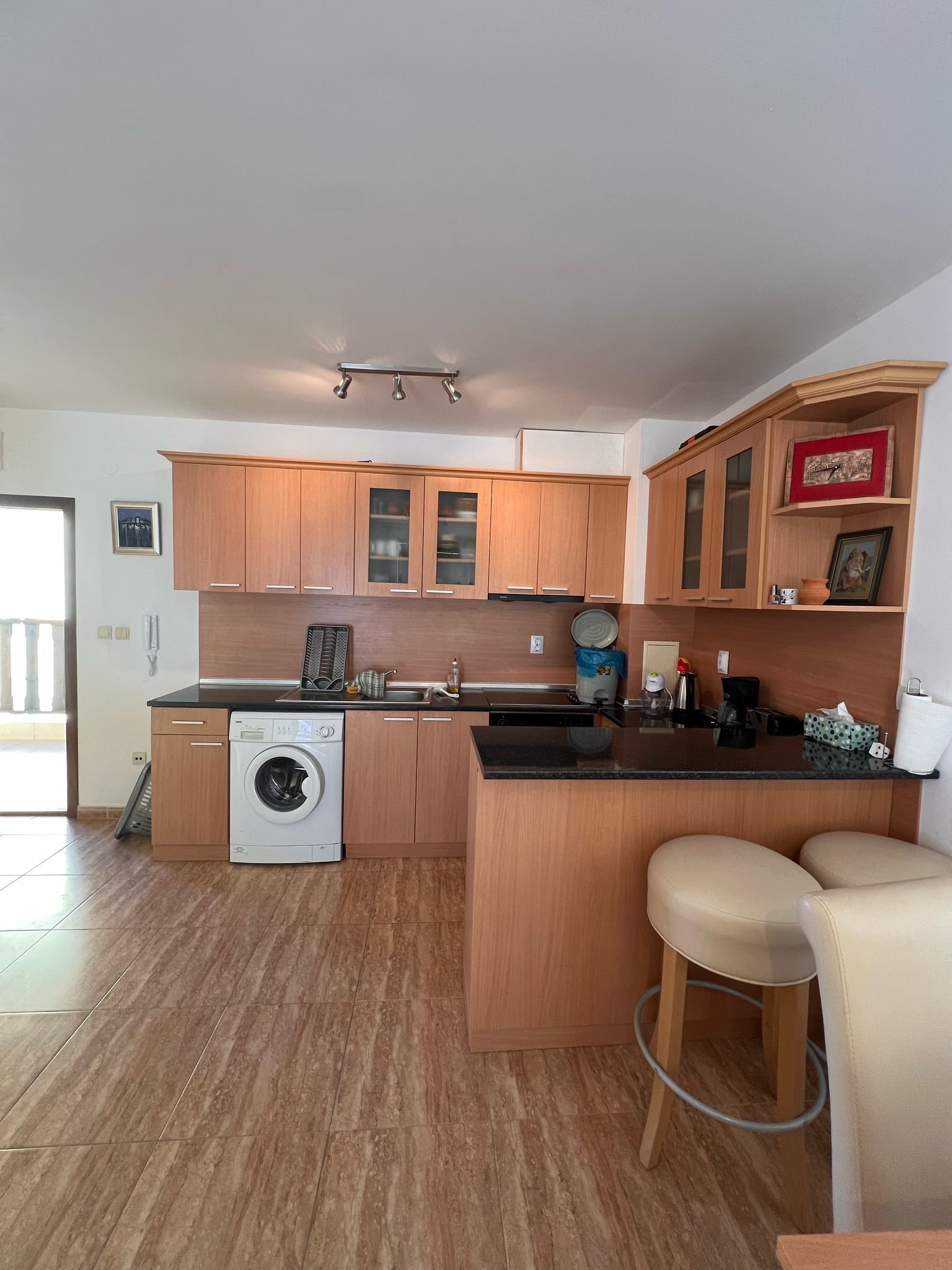 Слънчев едностаен апартамент с гледка към морето и планината в Свети Влас