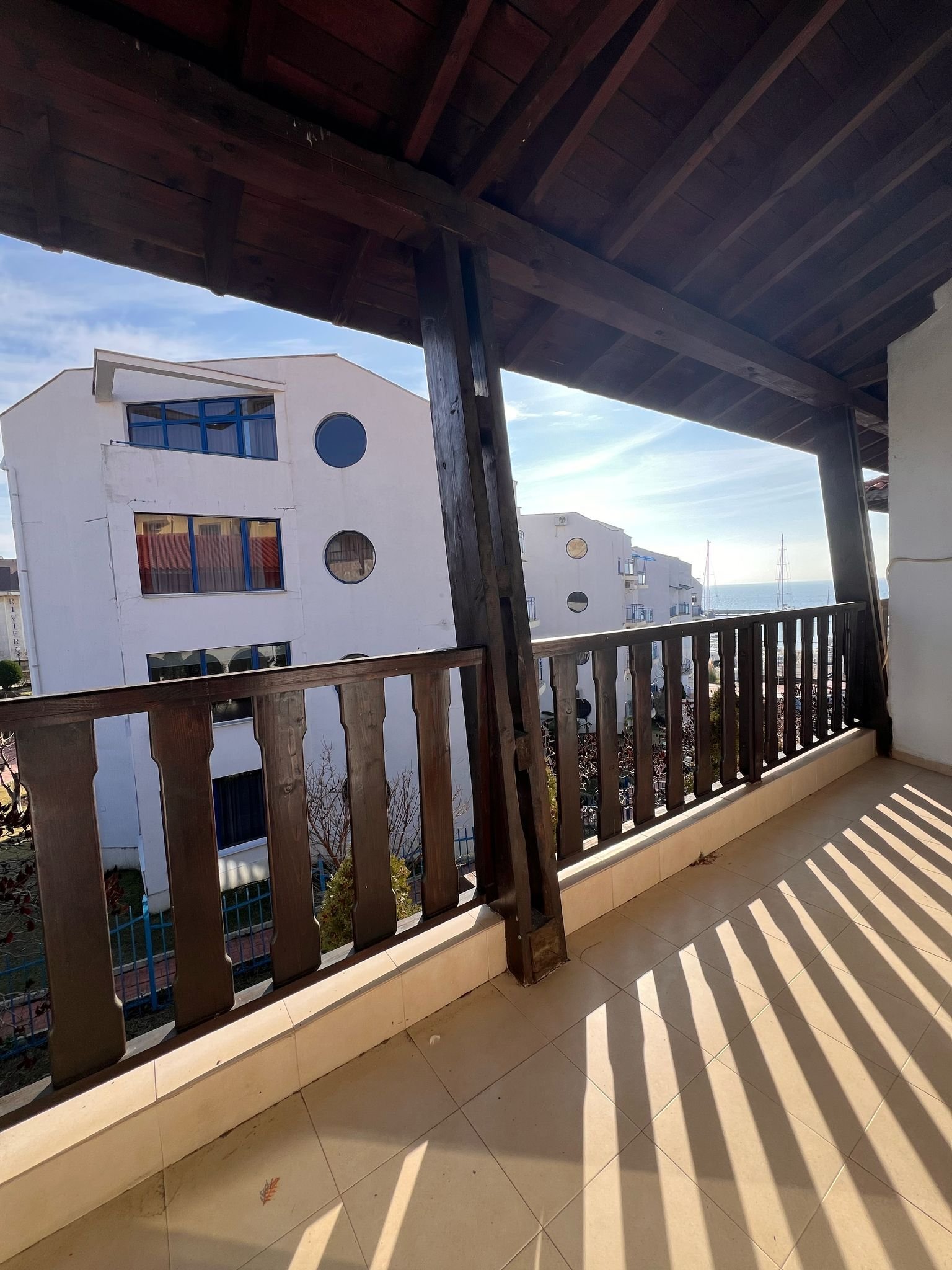 Слънчев едностаен апартамент с гледка към морето и планината в Свети Влас