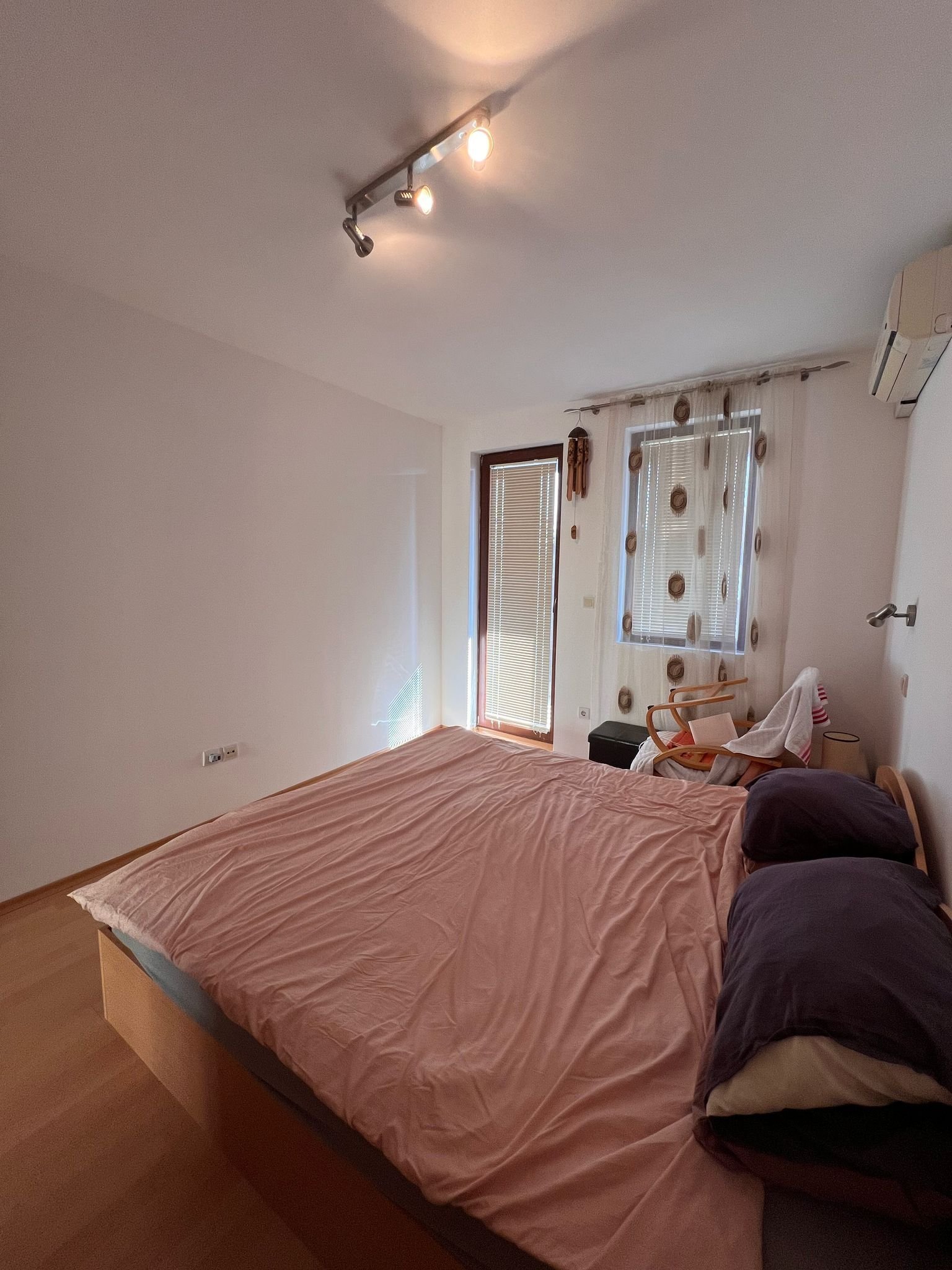 Слънчев едностаен апартамент с гледка към морето и планината в Свети Влас