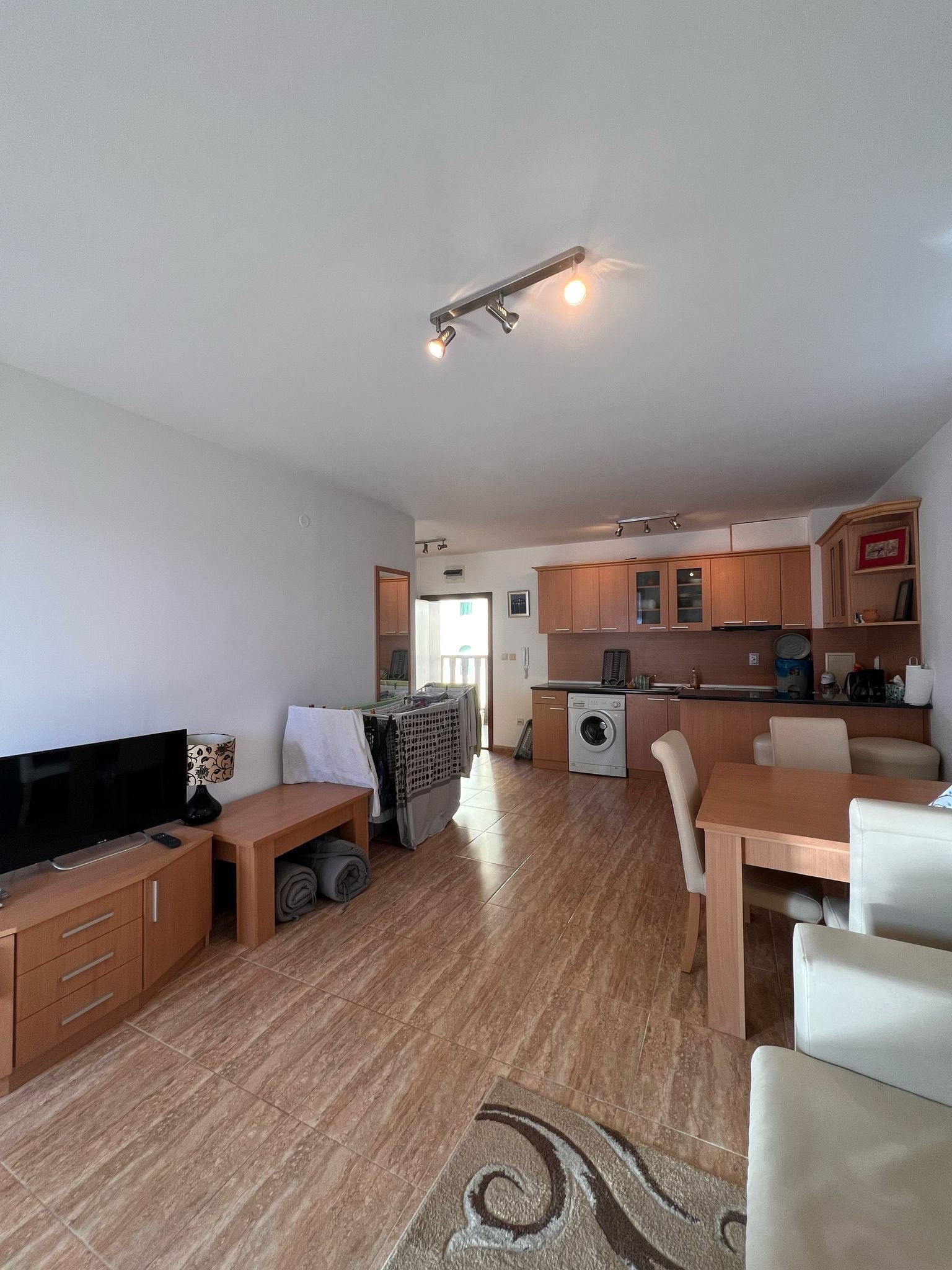 Слънчев едностаен апартамент с гледка към морето и планината в Свети Влас