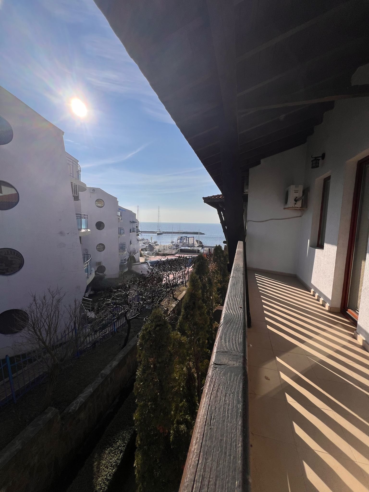 Слънчев едностаен апартамент с гледка към морето и планината в Свети Влас