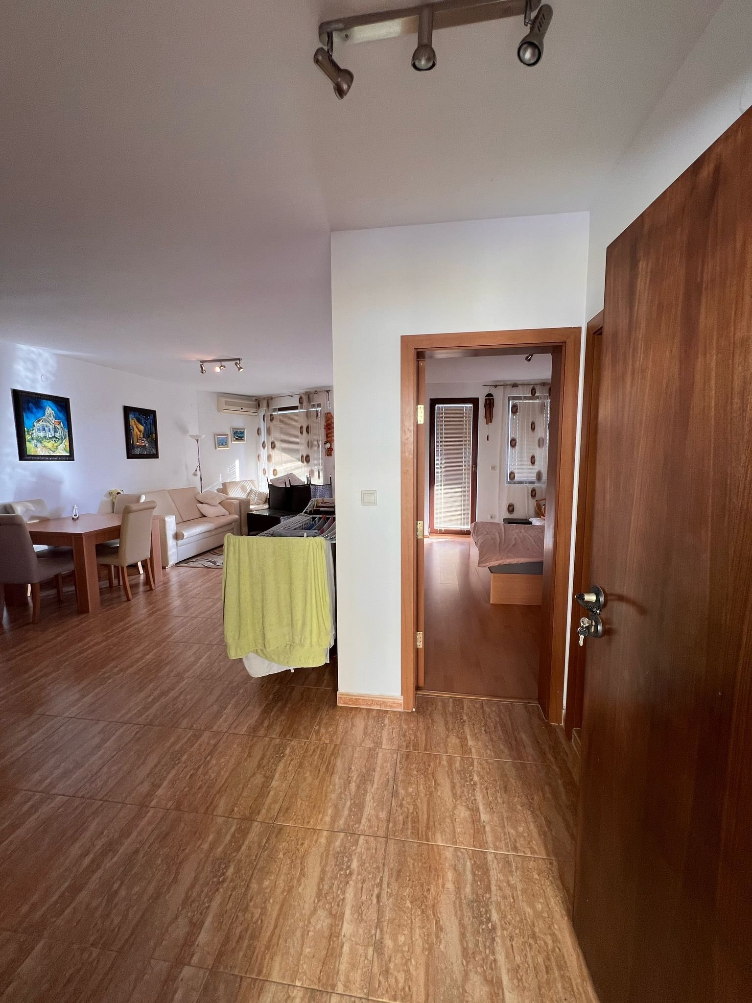 Слънчев едностаен апартамент с гледка към морето и планината в Свети Влас