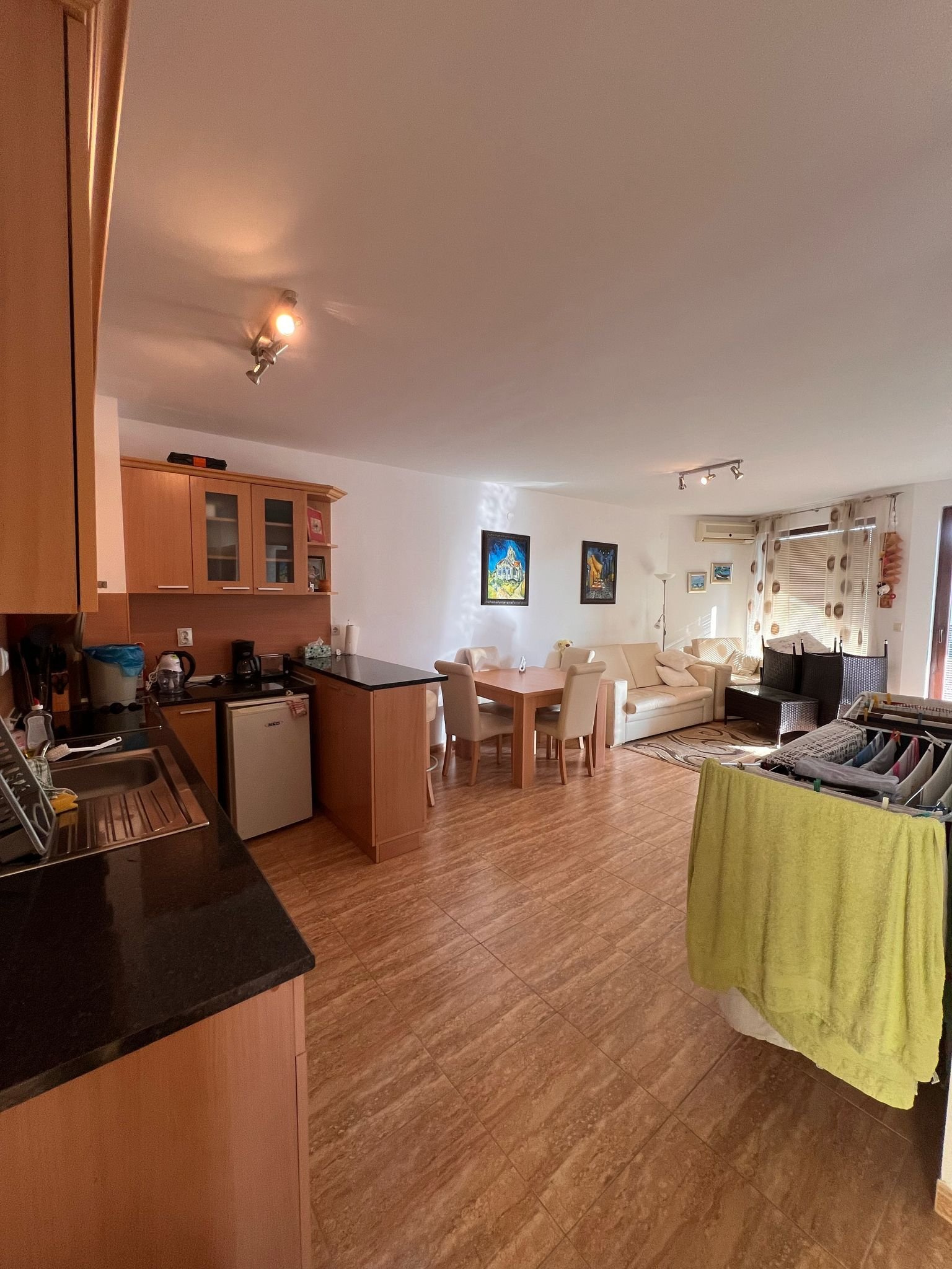 Слънчев едностаен апартамент с гледка към морето и планината в Свети Влас