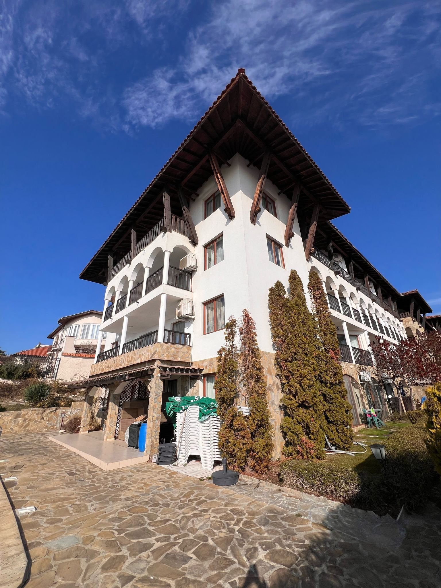 Слънчев едностаен апартамент с гледка към морето и планината в Свети Влас