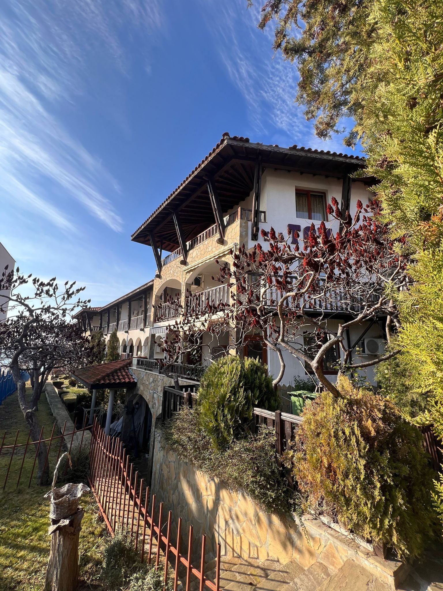 Слънчев едностаен апартамент с гледка към морето и планината в Свети Влас