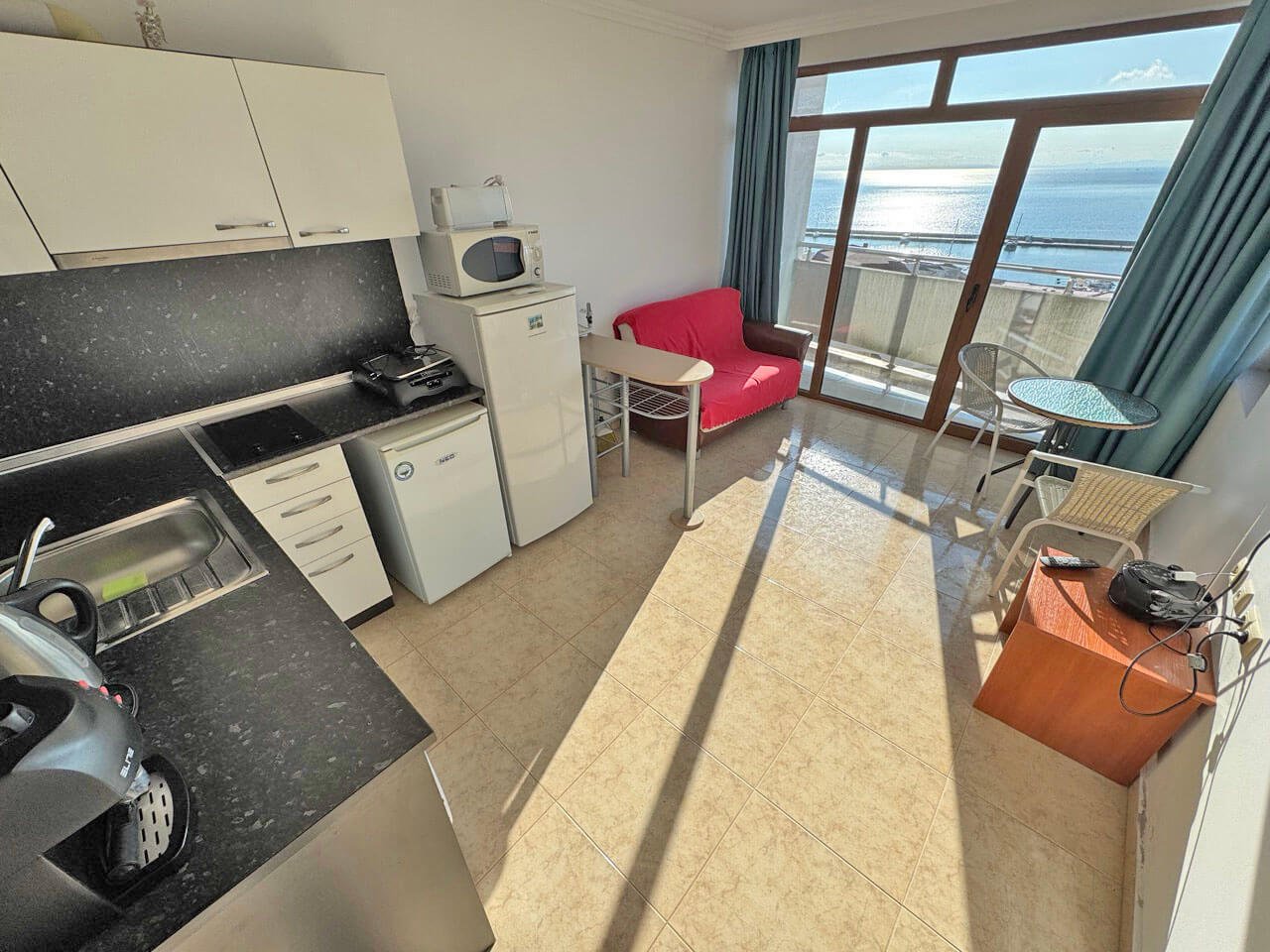 Тристаен апартамент в Лазур 5, Свети Влас, България