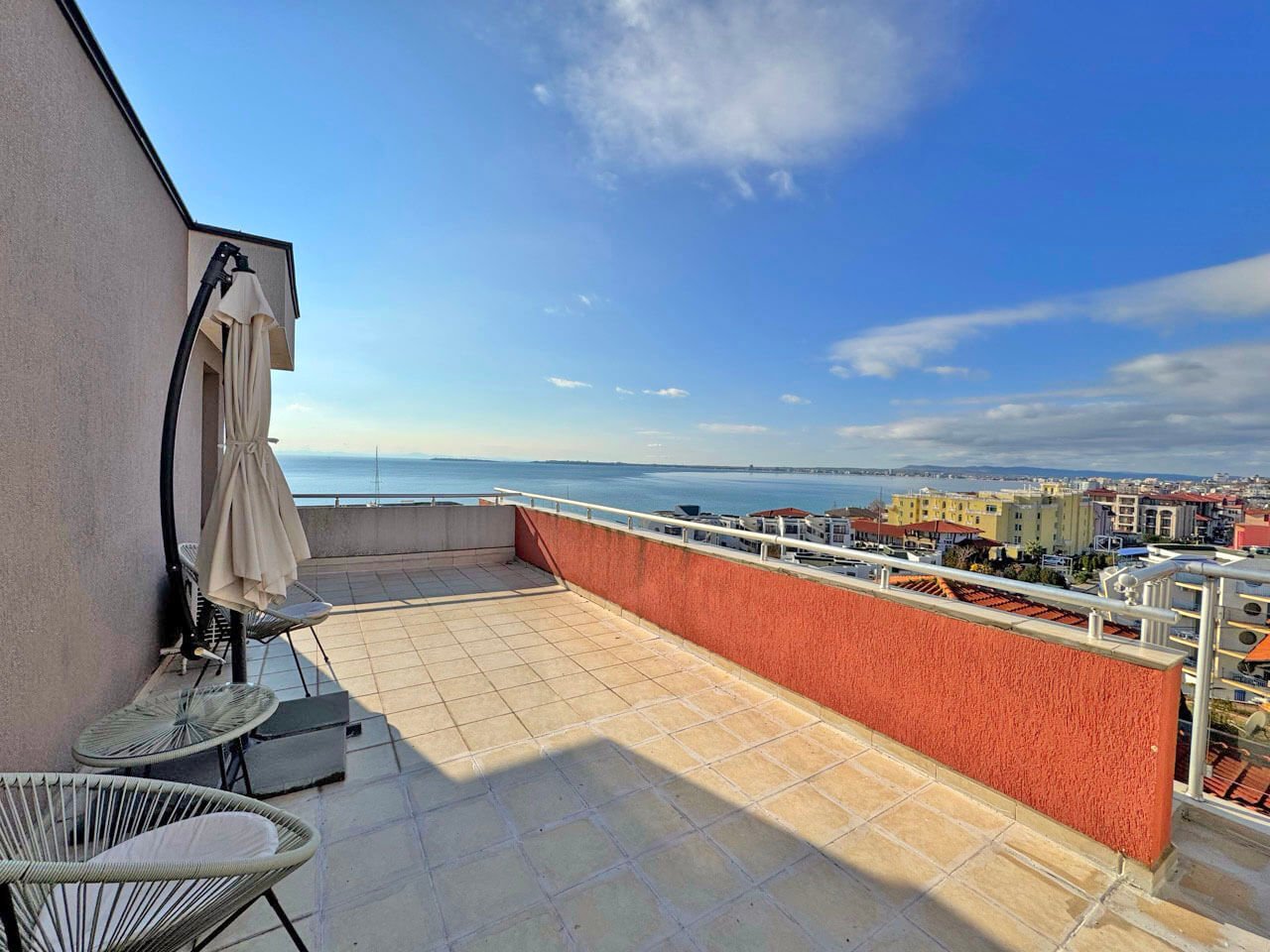 Тристаен апартамент в Лазур 5, Свети Влас, България