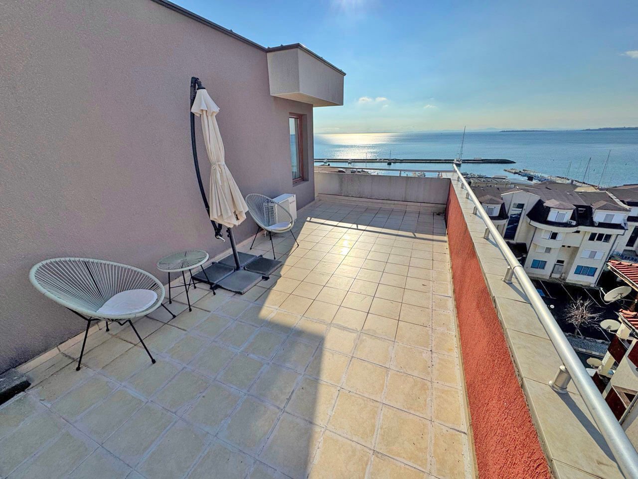 Тристаен апартамент в Лазур 5, Свети Влас, България