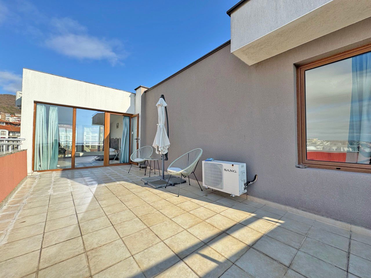 Тристаен апартамент в Лазур 5, Свети Влас, България