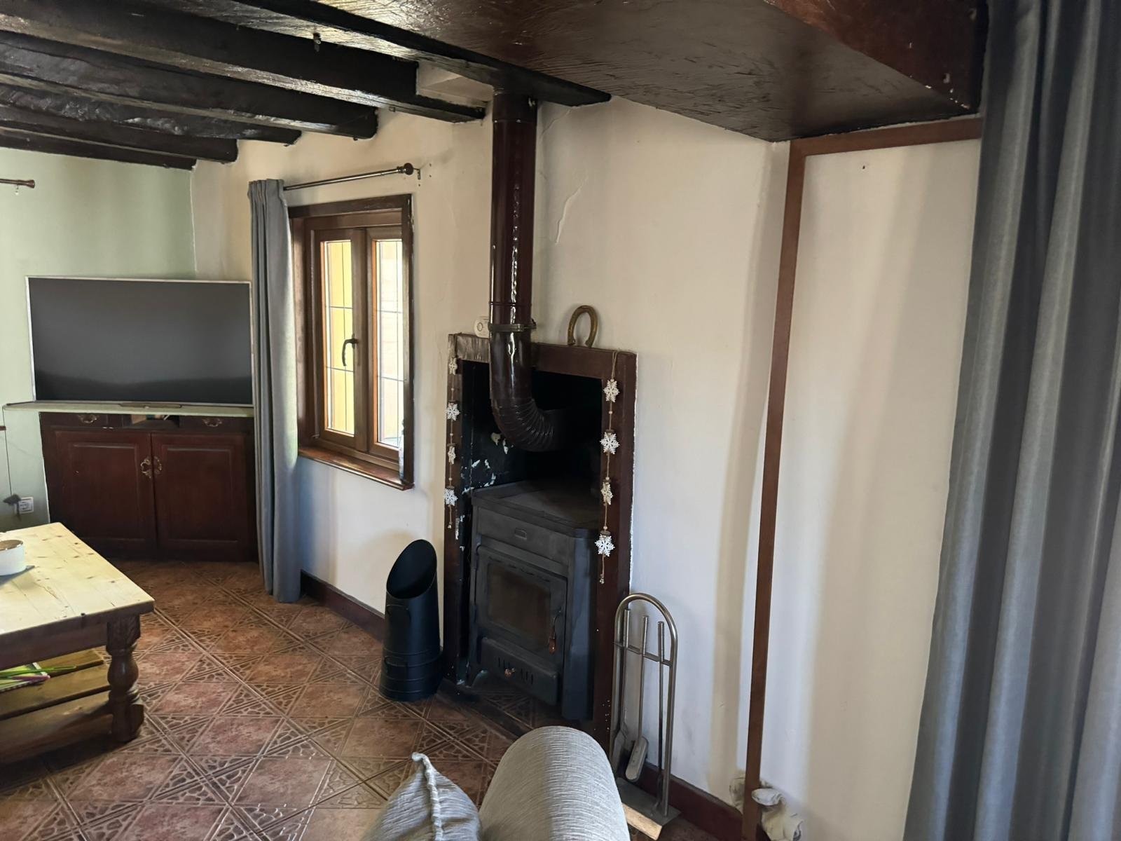 Еднофамилна къща с допълнително здание в Средец, България