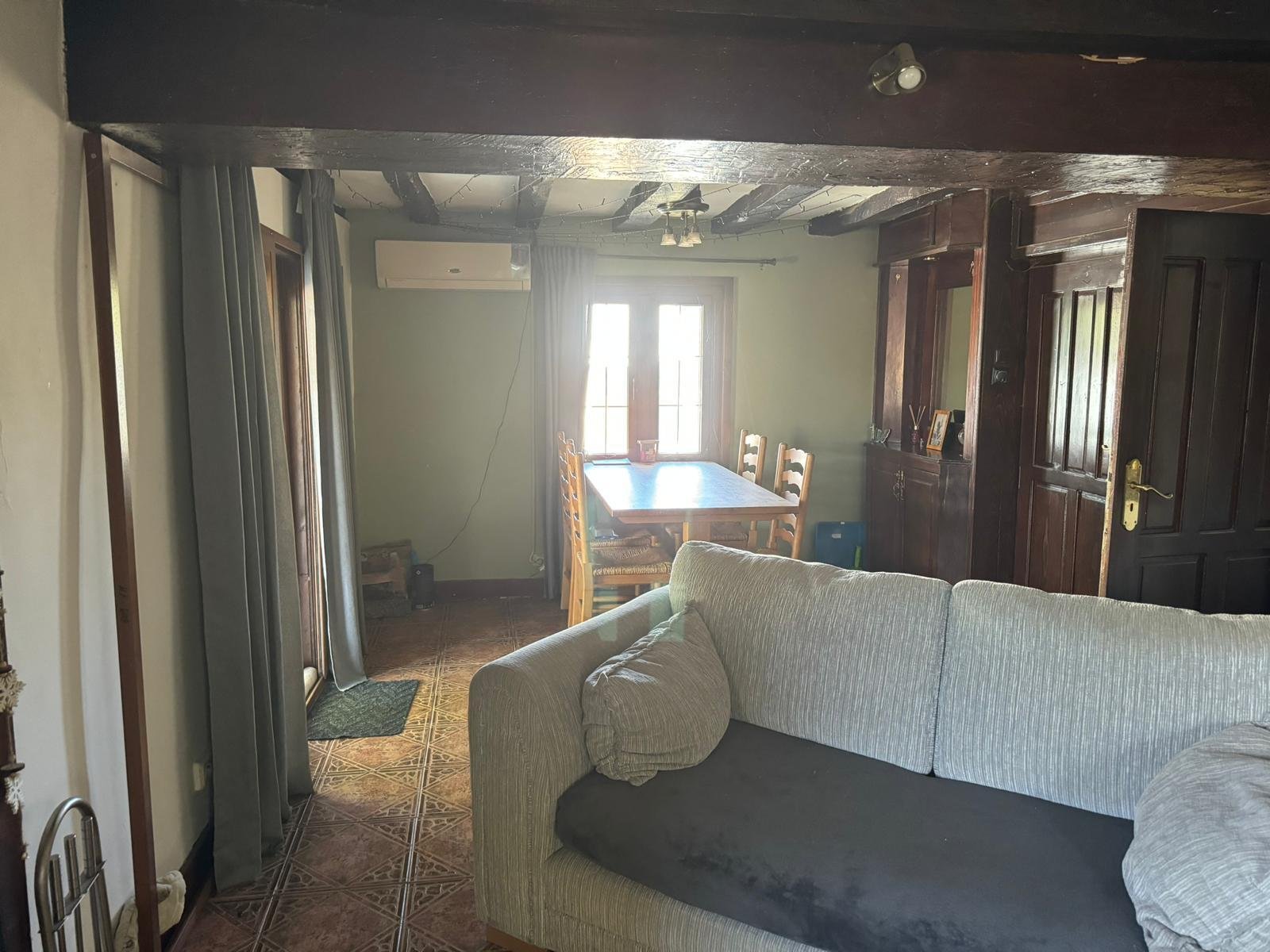 Еднофамилна къща с допълнително здание в Средец, България