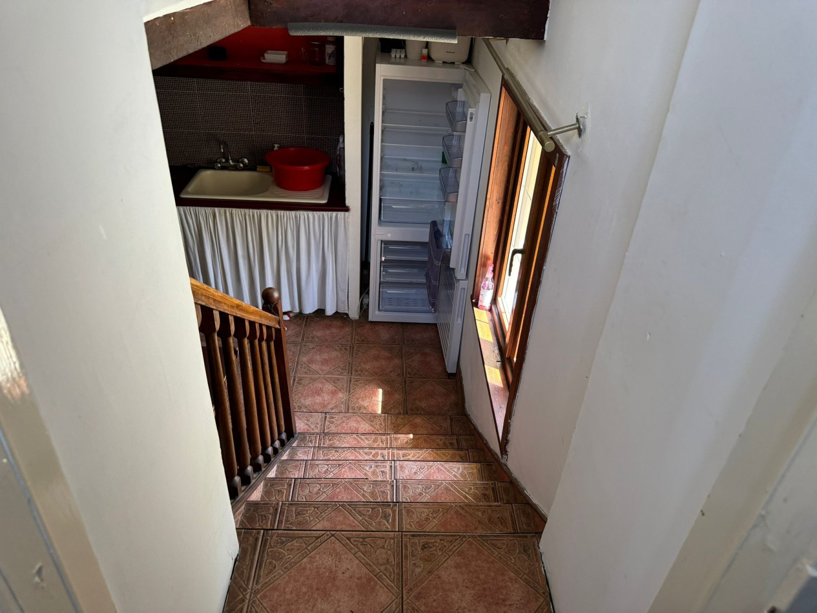 Еднофамилна къща с допълнително здание в Средец, България