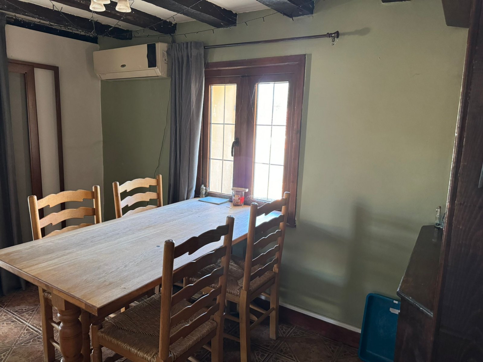 Еднофамилна къща с допълнително здание в Средец, България