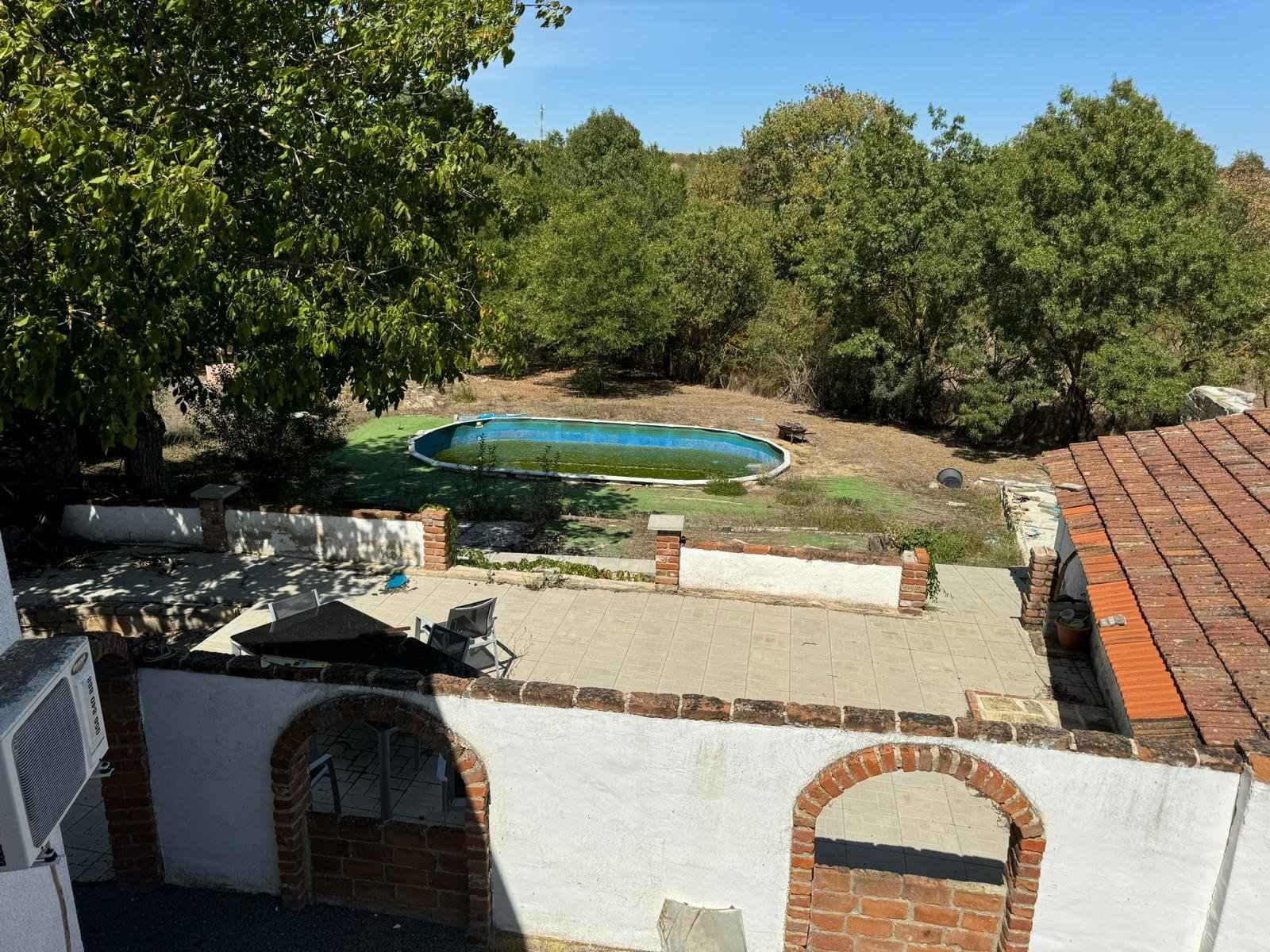 Еднофамилна къща с допълнително здание в Средец, България