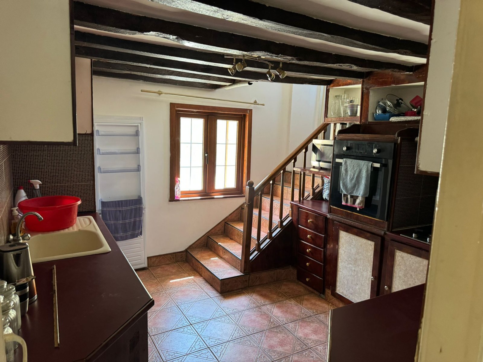 Еднофамилна къща с допълнително здание в Средец, България