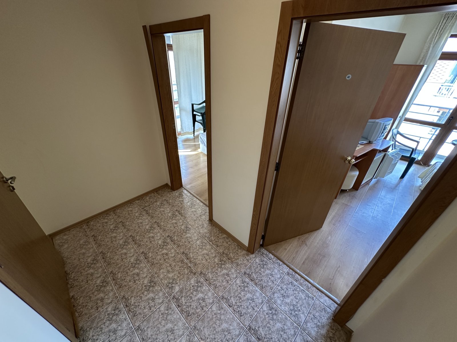 2-стаен апартамент в комплекса Amelia 2, Слънчев бряг, България – с гледка към басейна и близо до плажа