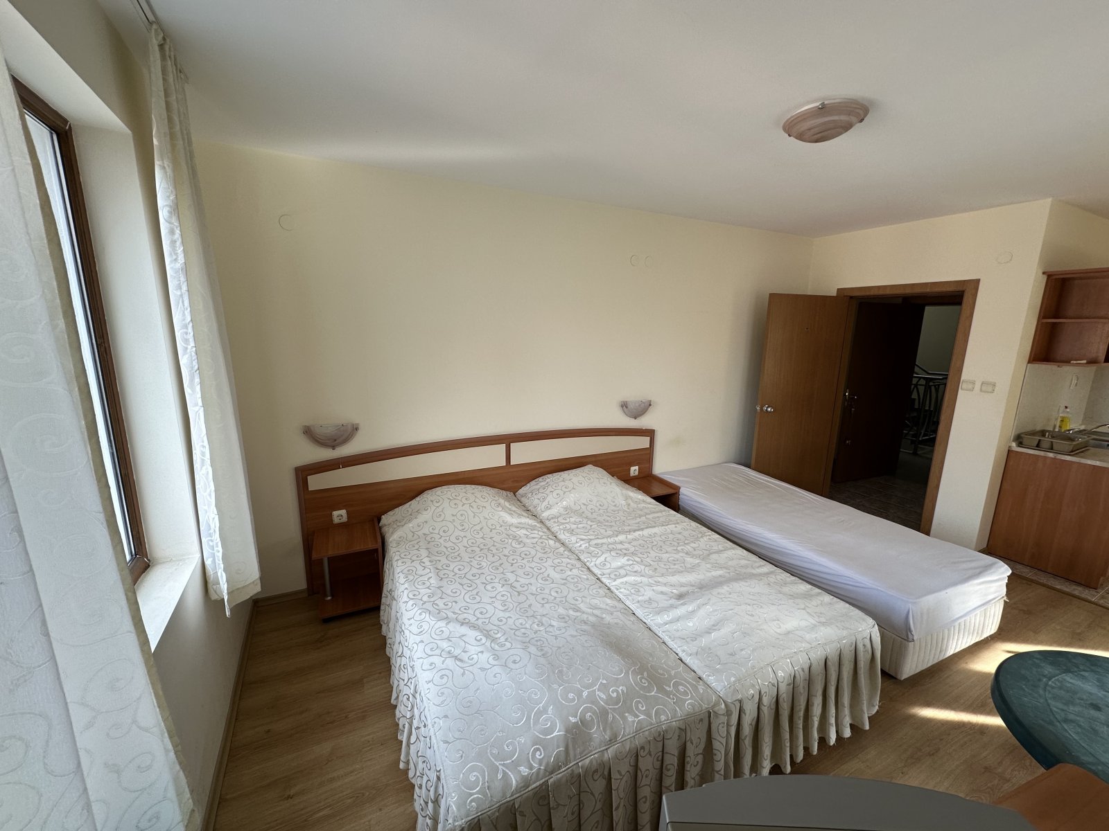 2-стаен апартамент в комплекса Amelia 2, Слънчев бряг, България – с гледка към басейна и близо до плажа