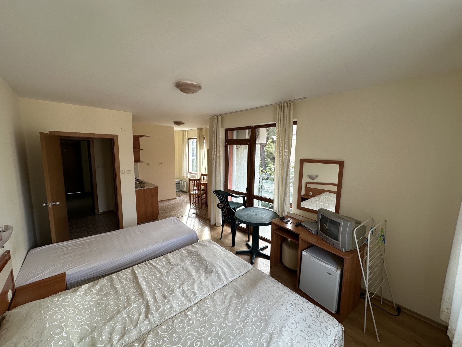 2-стаен апартамент в комплекса Amelia 2, Слънчев бряг, България – с гледка към басейна и близо до плажа