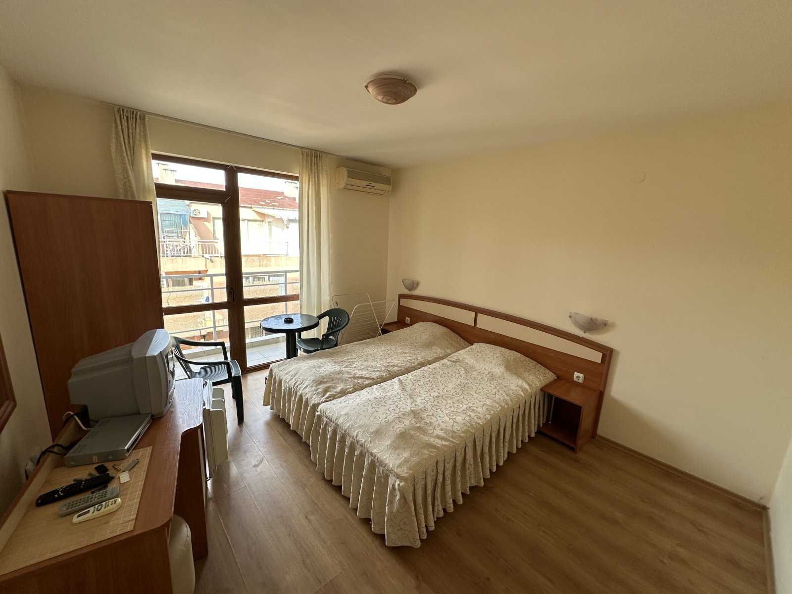 2-стаен апартамент в комплекса Amelia 2, Слънчев бряг, България – с гледка към басейна и близо до плажа