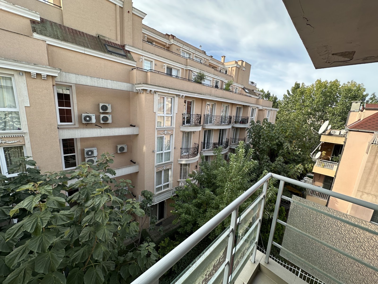 2-стаен апартамент в комплекса Amelia 2, Слънчев бряг, България – с гледка към басейна и близо до плажа