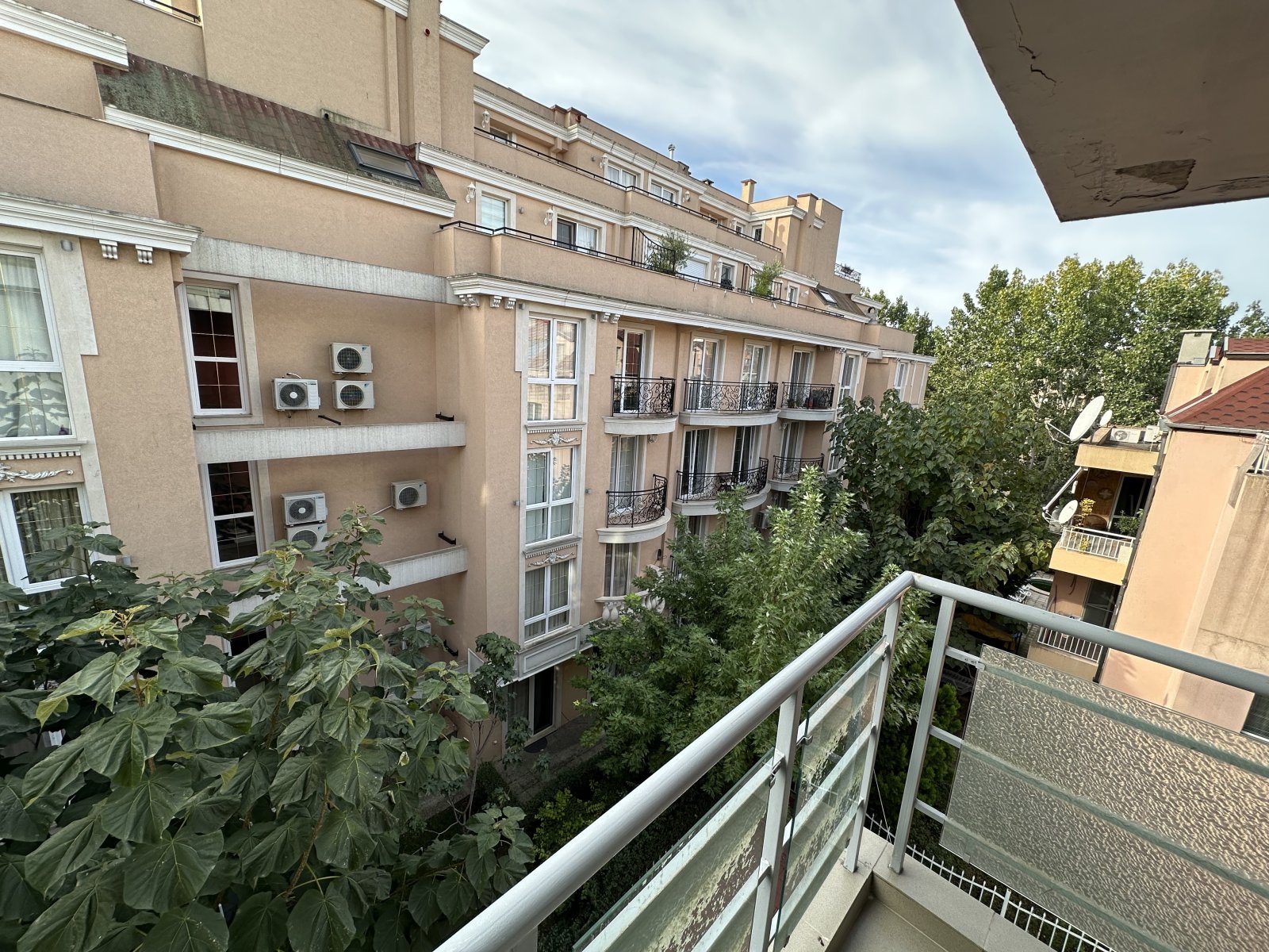 2-стаен апартамент в комплекса Amelia 2, Слънчев бряг, България – с гледка към басейна и близо до плажа