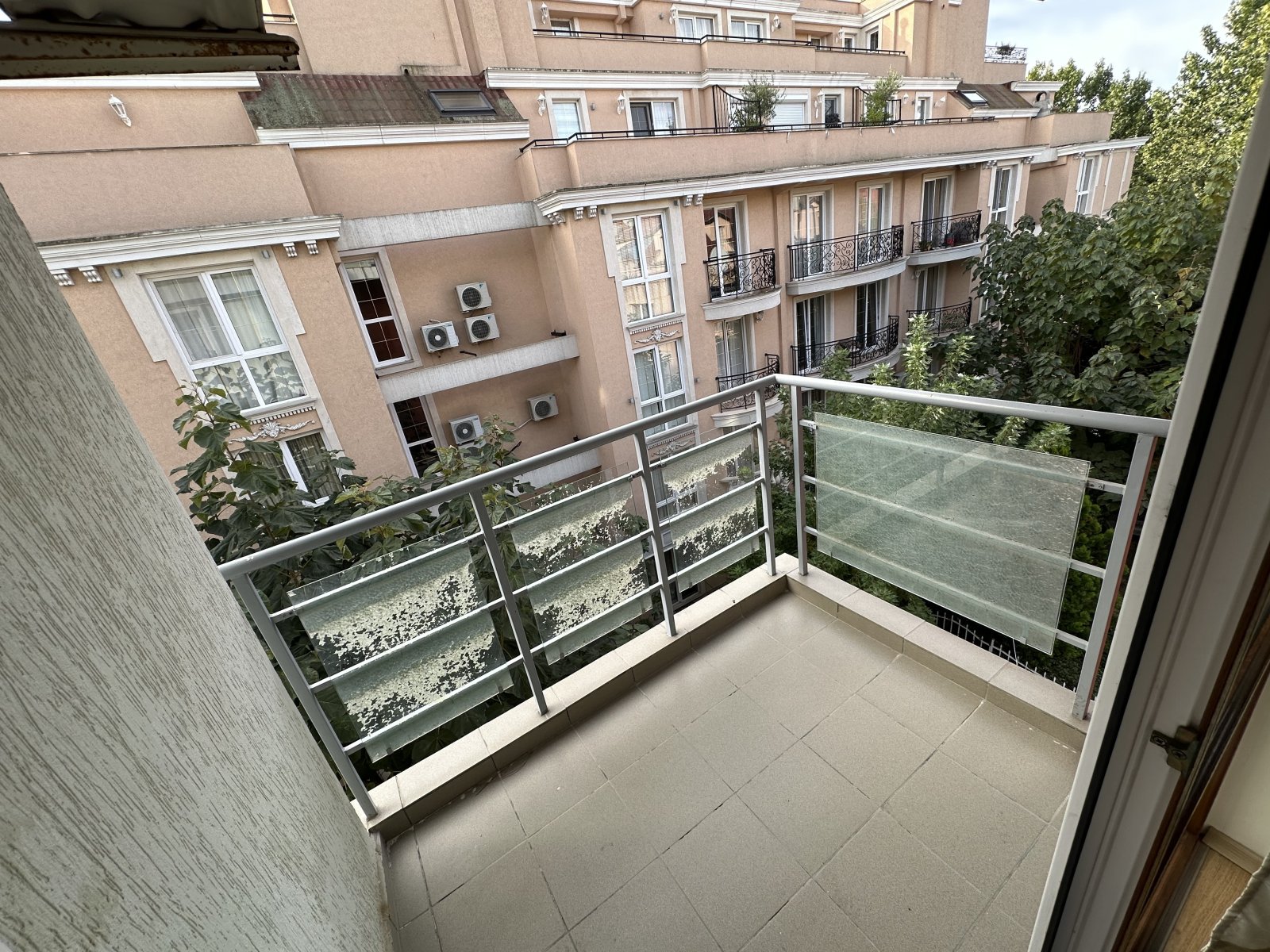 2-стаен апартамент в комплекса Amelia 2, Слънчев бряг, България – с гледка към басейна и близо до плажа