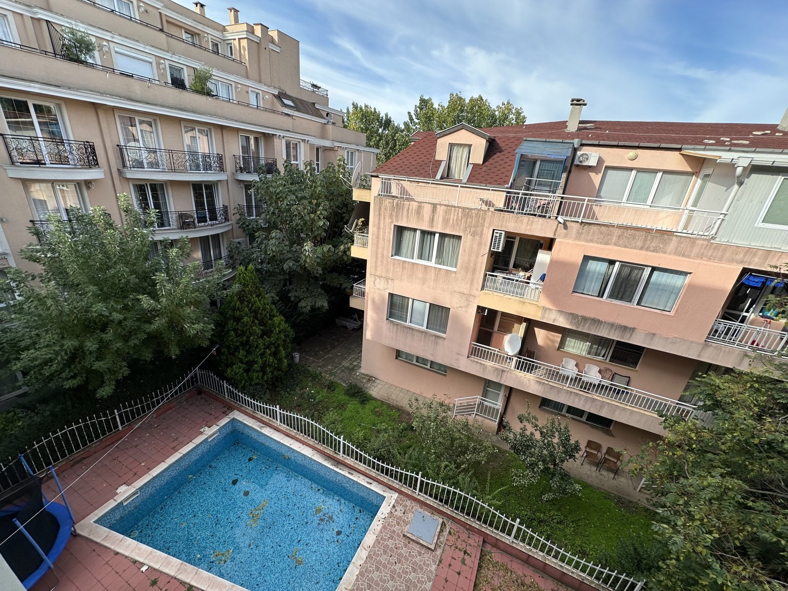 2-стаен апартамент в комплекса Amelia 2, Слънчев бряг, България – с гледка към басейна и близо до плажа