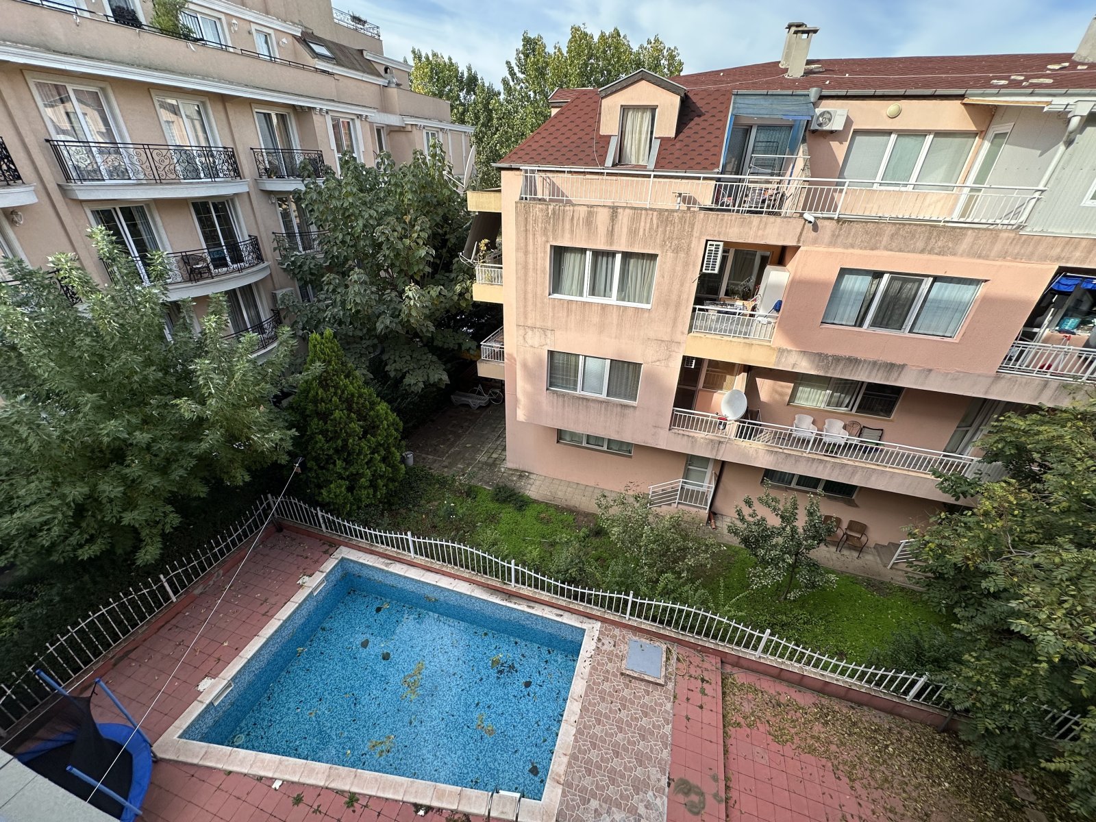 2-стаен апартамент в комплекса Amelia 2, Слънчев бряг, България – с гледка към басейна и близо до плажа