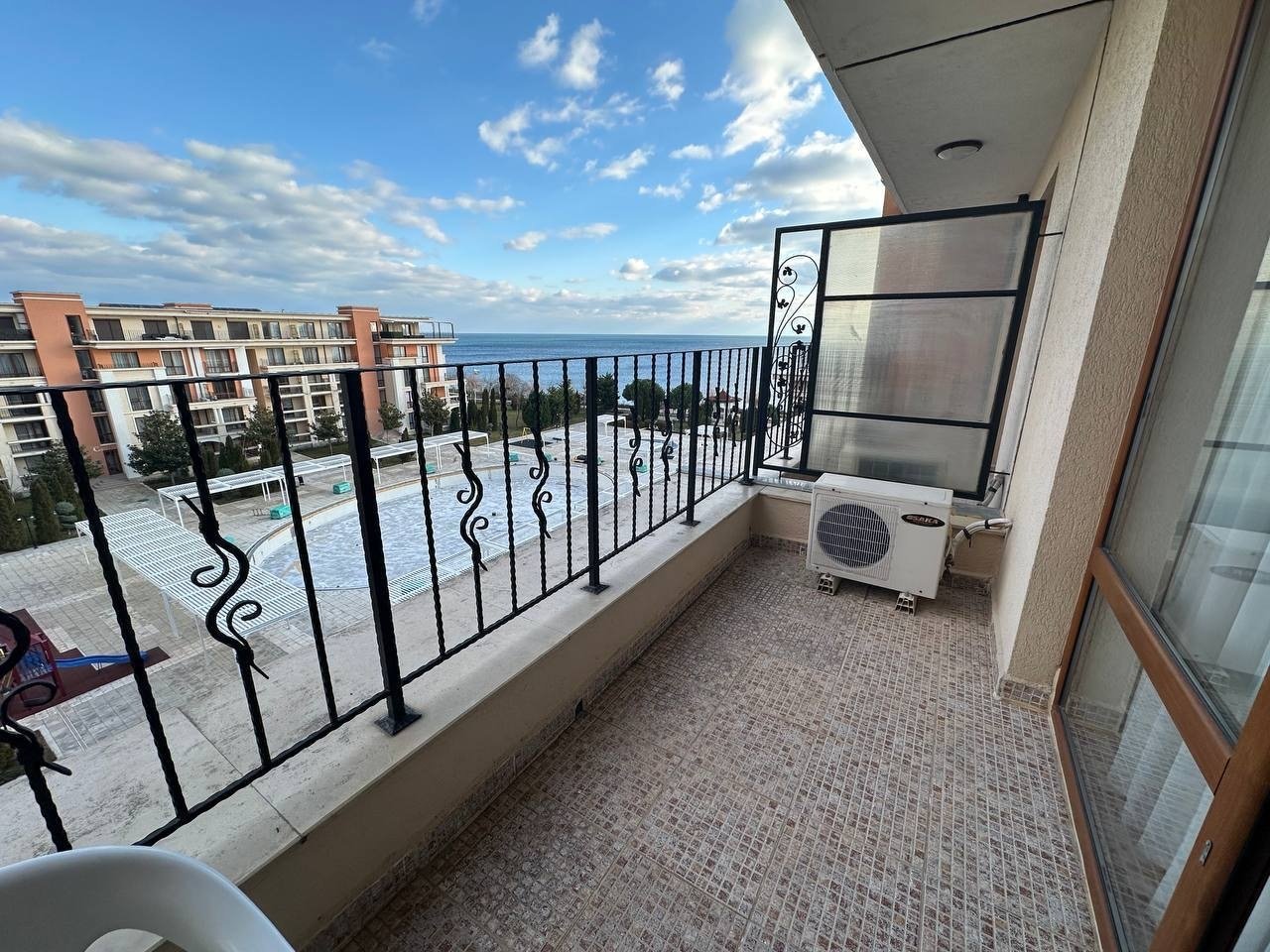 Двустаен апартамент в Prestige Fort Beach, Свети Влас, България – 105 кв.м, пети етаж, асансьор