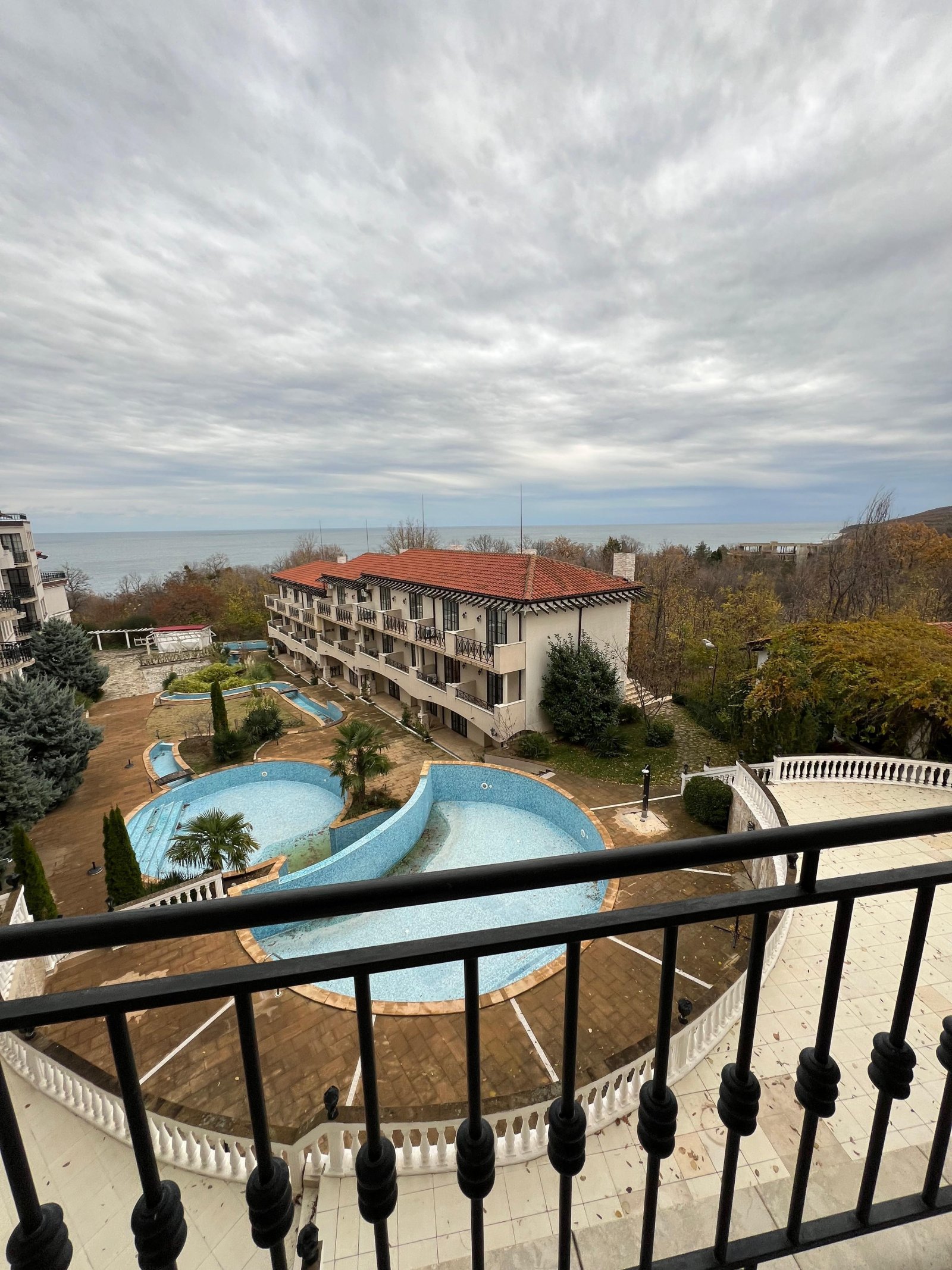 Студио с уникална гледка към морето и басейна в Обзор.