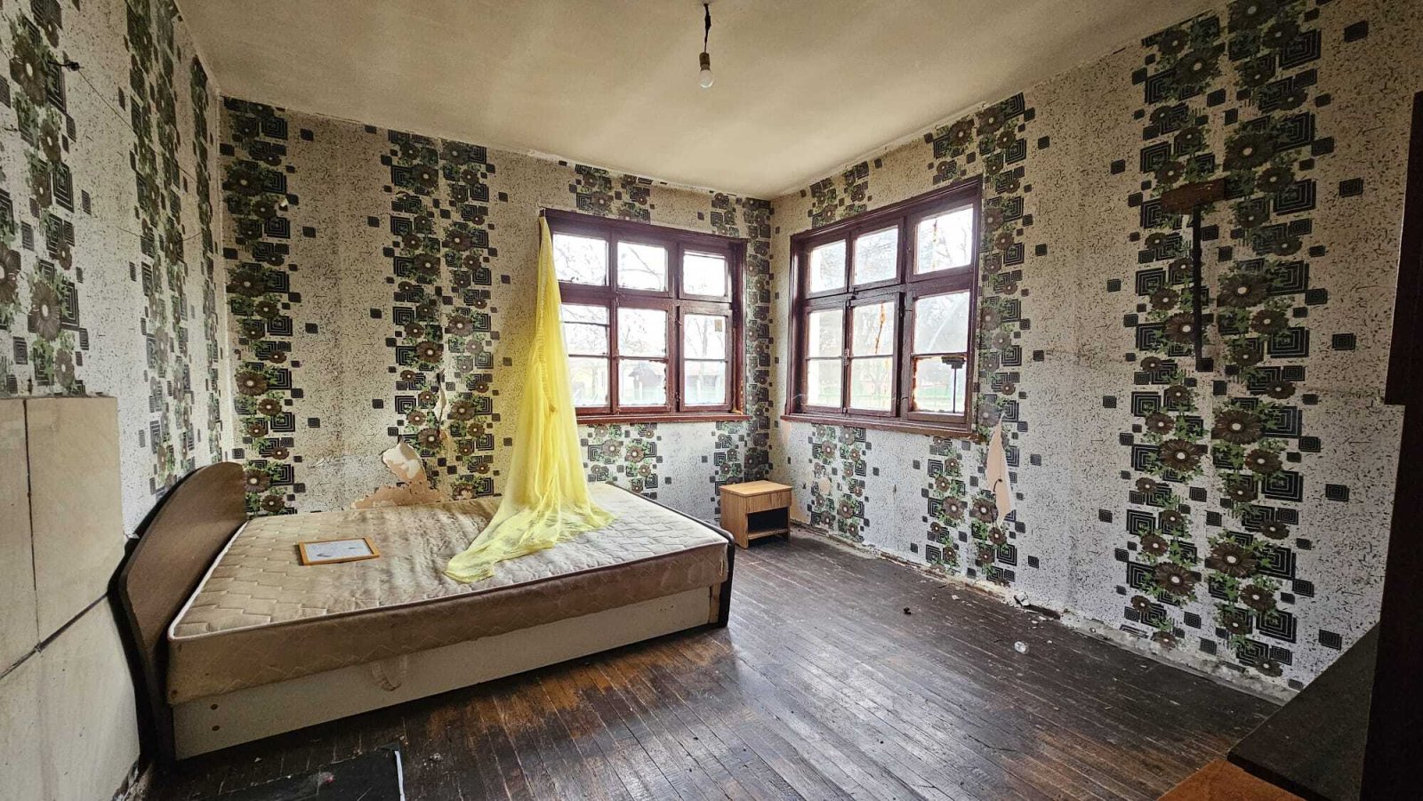 Едноетажна къща в района на Гюловца, Бургас, България.