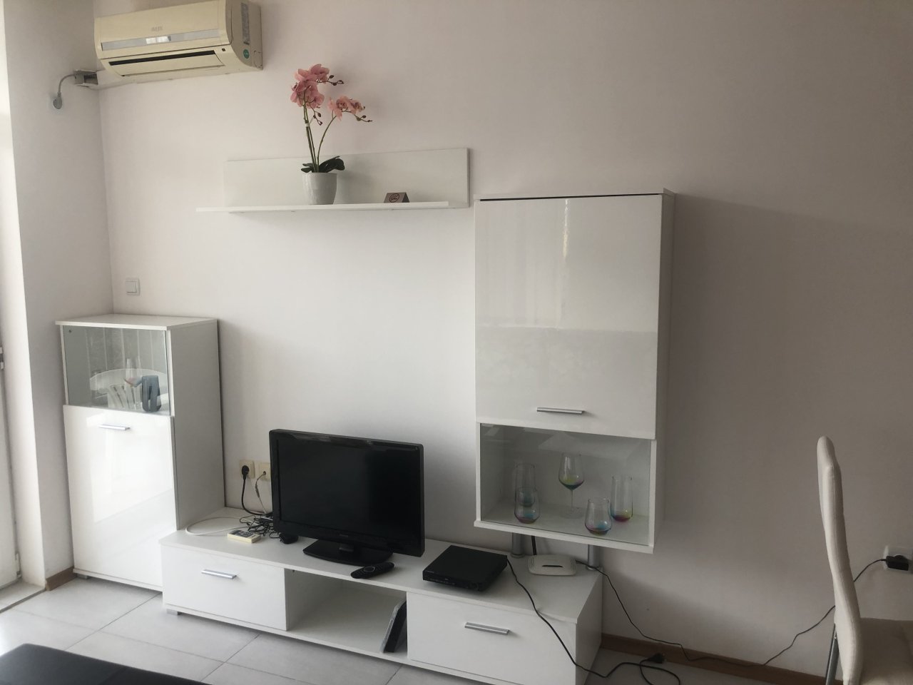 Прекрасен апартамент под наем в Слънчев бряг, България, близо до морето, с басейн.