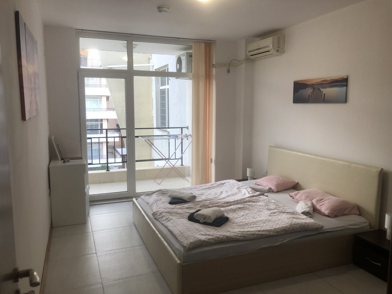 Прекрасен апартамент под наем в Слънчев бряг, България, близо до морето, с басейн.