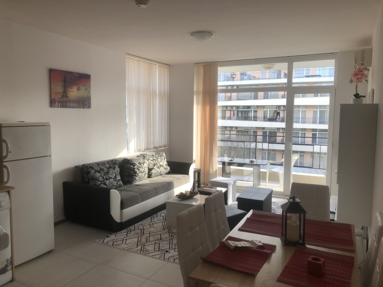 Прекрасен апартамент под наем в Слънчев бряг, България, близо до морето, с басейн.