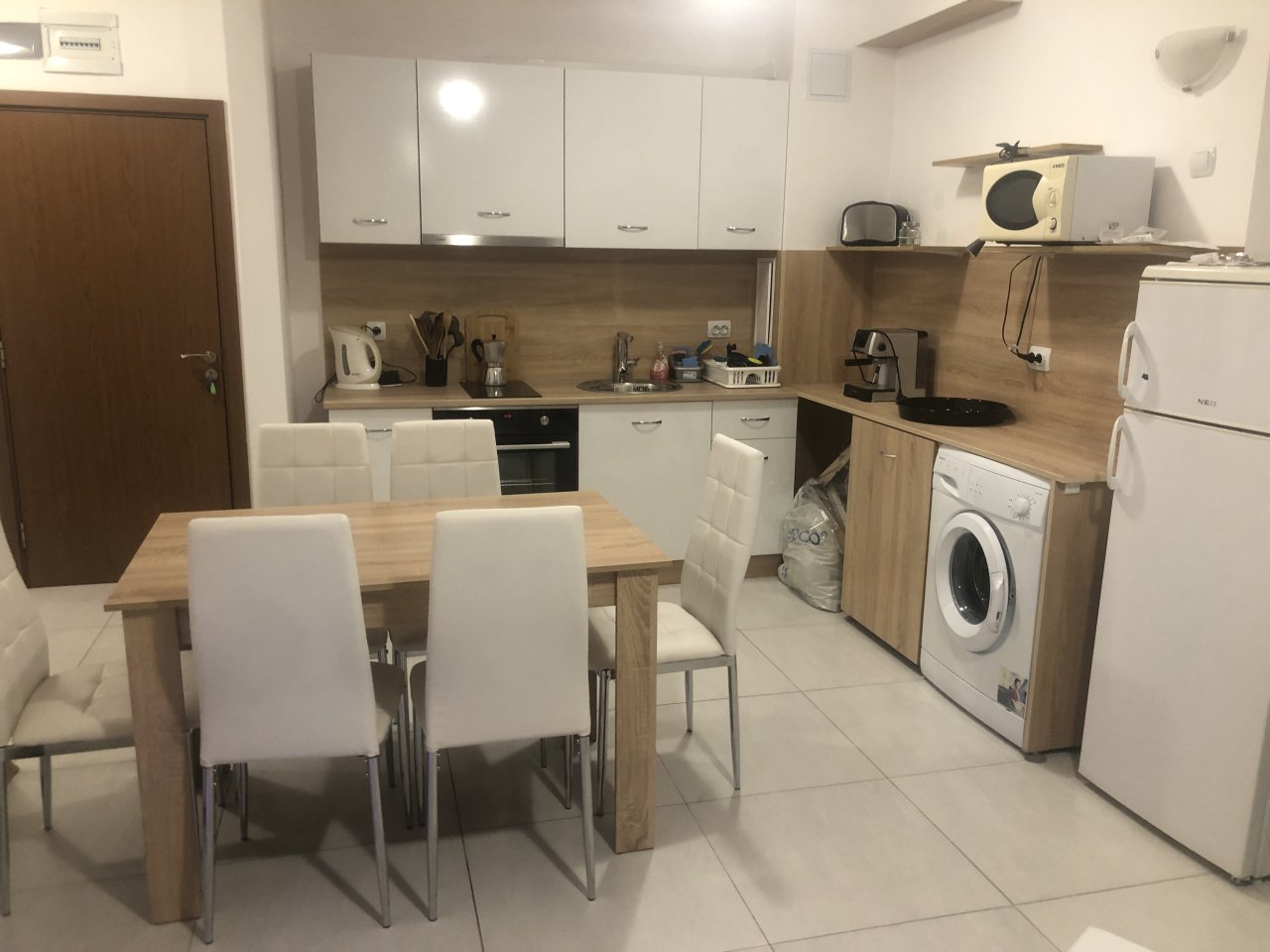 Прекрасен апартамент под наем в Слънчев бряг, България, близо до морето, с басейн.