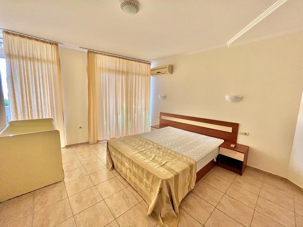 Траен апартамент с 2 стаи в България – директно до морето в Елените, комплекс Андалусия