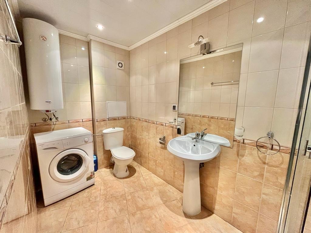 Траен апартамент с 2 стаи в България – директно до морето в Елените, комплекс Андалусия