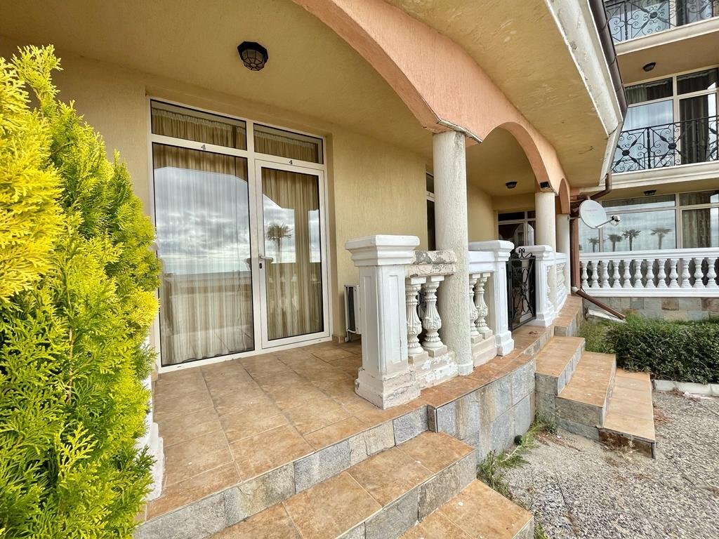 Траен апартамент с 2 стаи в България – директно до морето в Елените, комплекс Андалусия