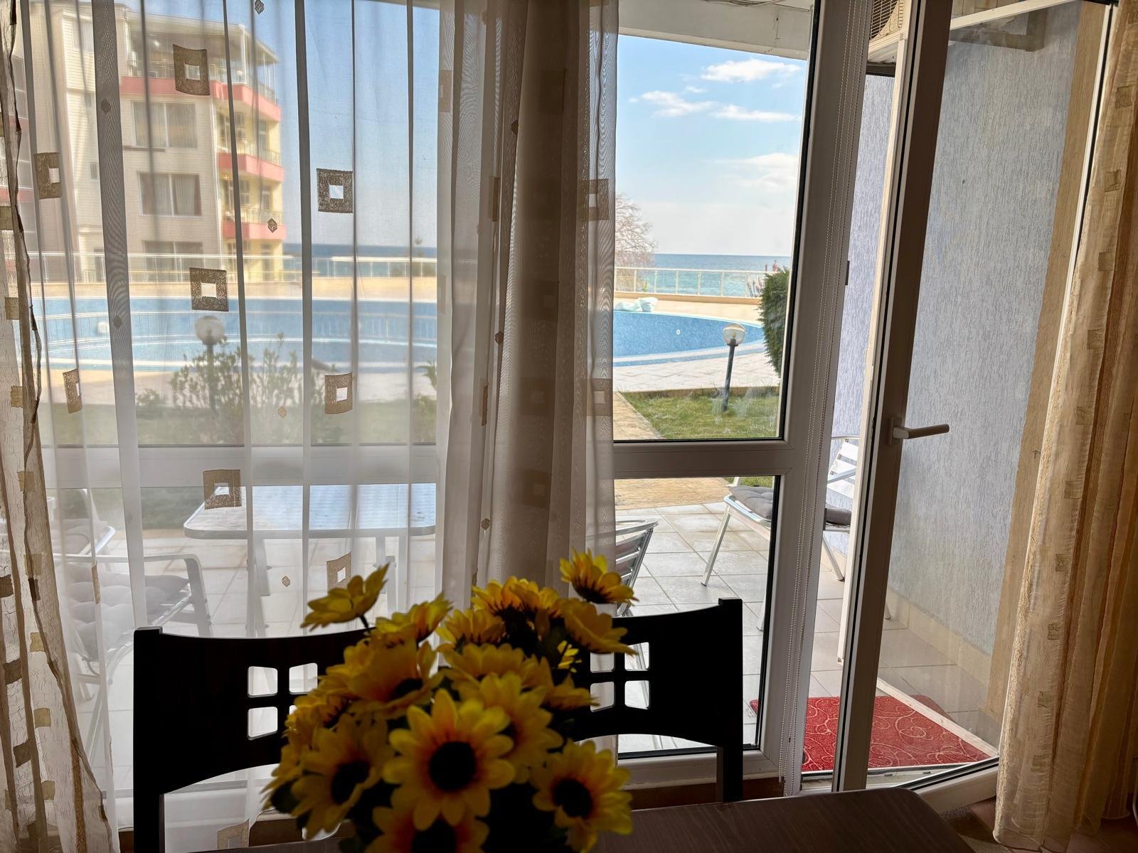 Красив двустаен апартамент на първи етаж с гледка към морето, Свети Влас. България